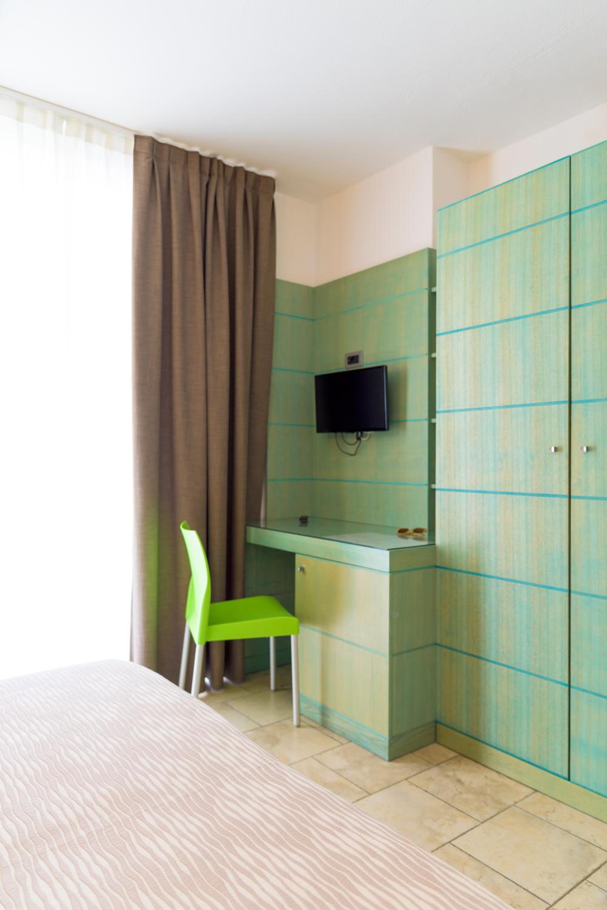 Double or Twin Room photo 3