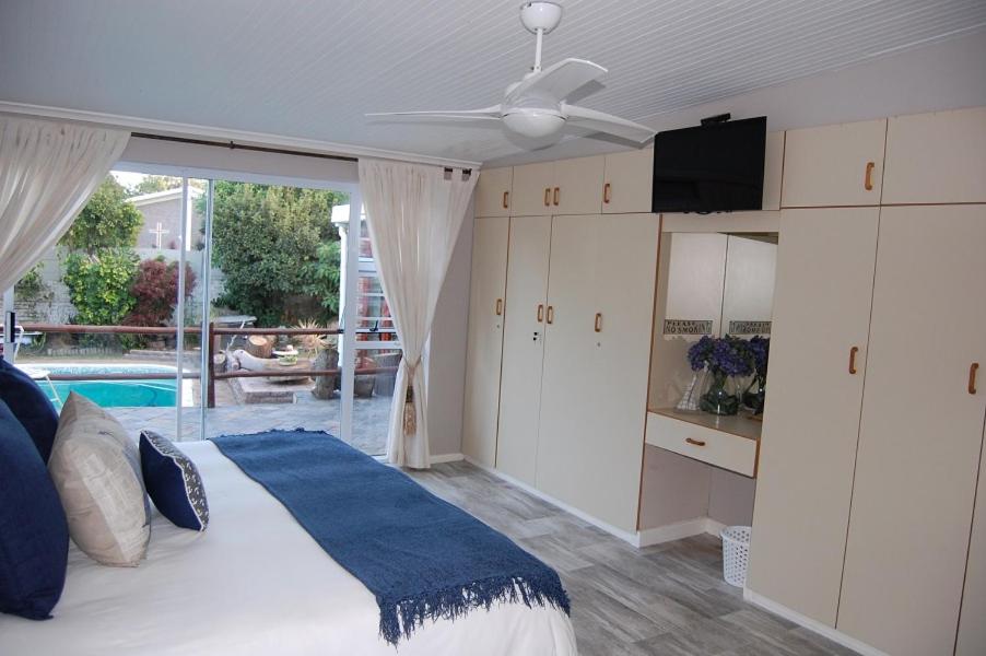 Deluxe Queen Room photo 2