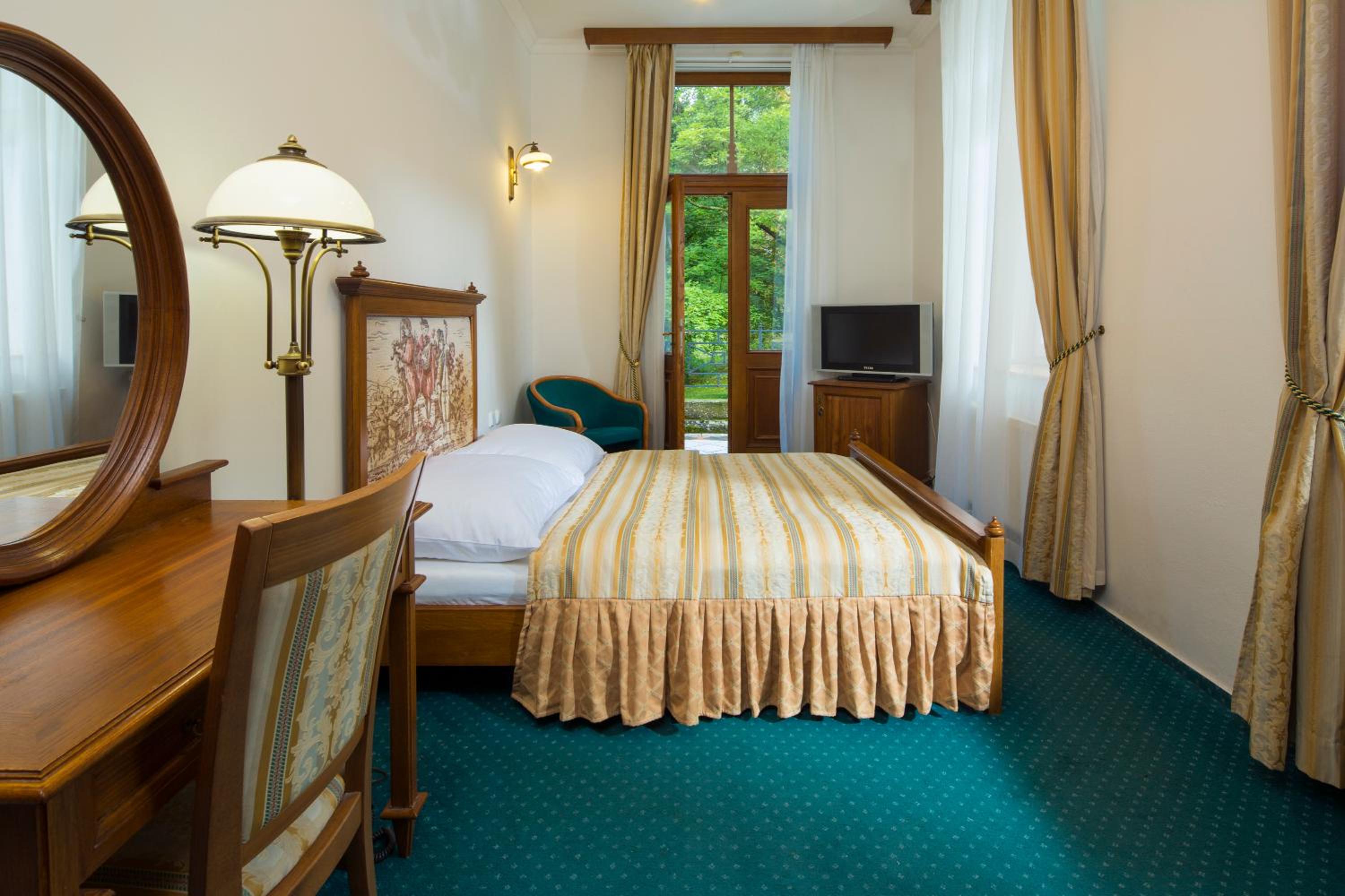 Deluxe Double or Twin Room photo 2