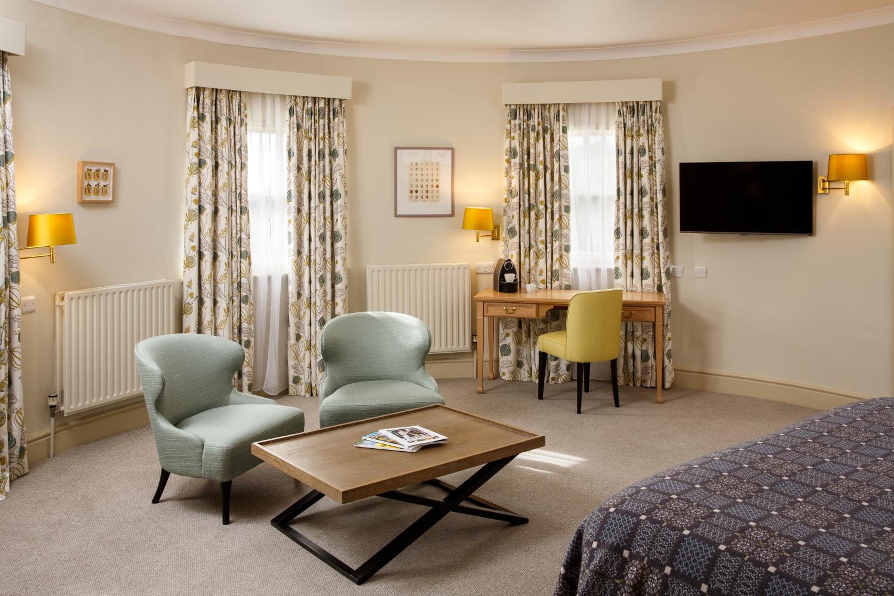 Superior Suite - Photo 17