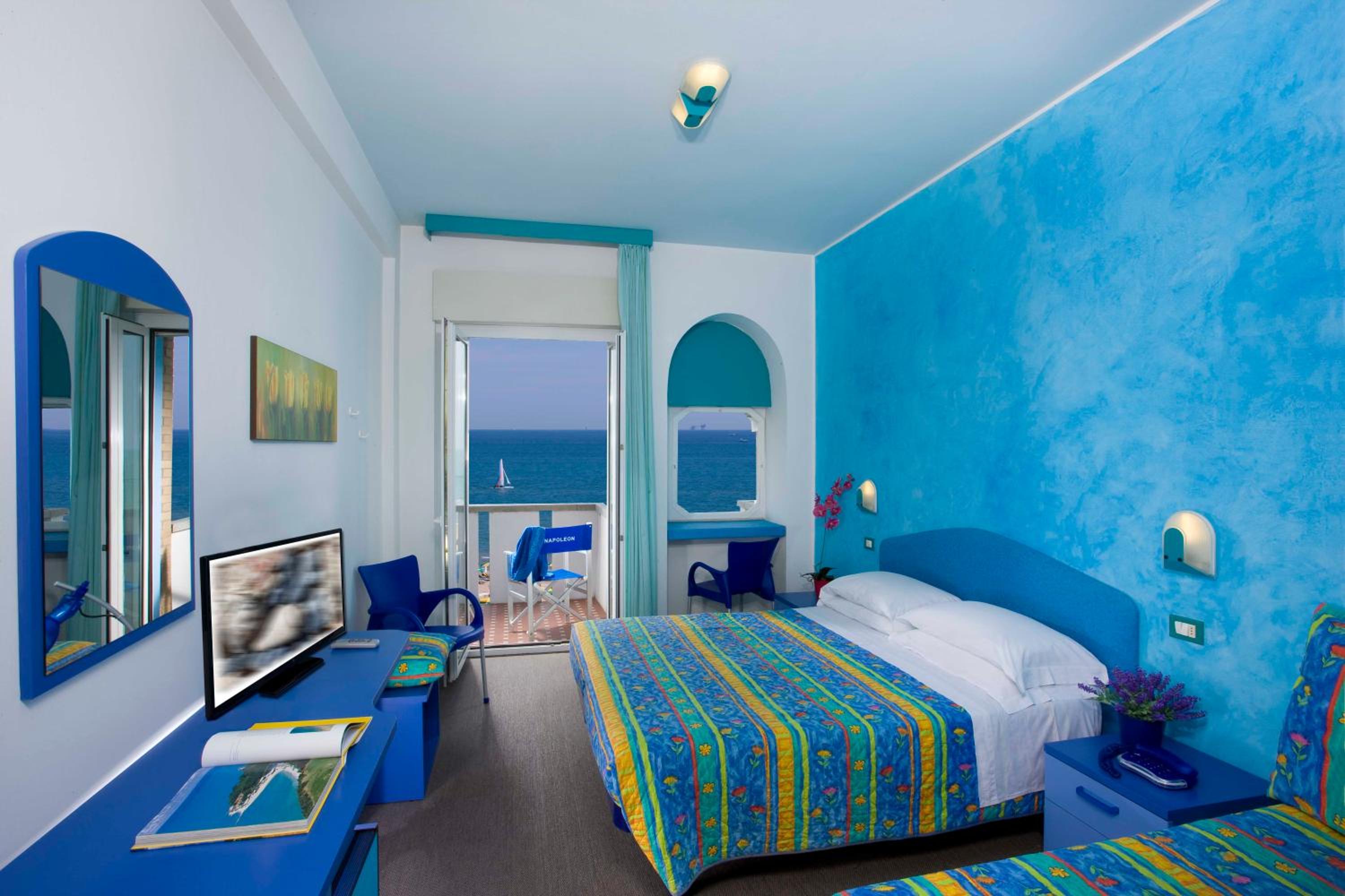 Double or Twin Room with Sea View photo 2