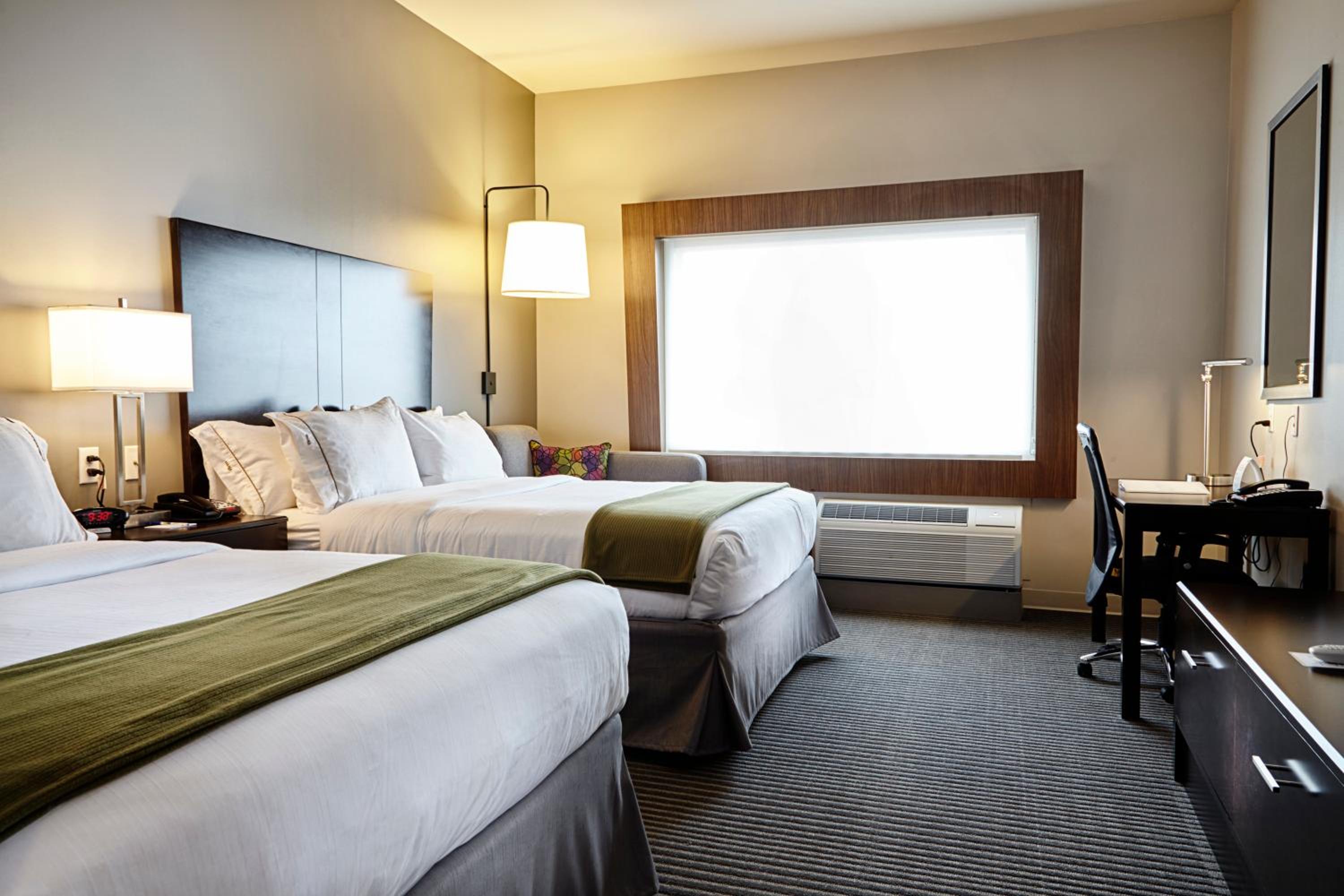 Queen Room with Two Queen Beds - Disability Access Hearing Accessible - Roll-In Shower