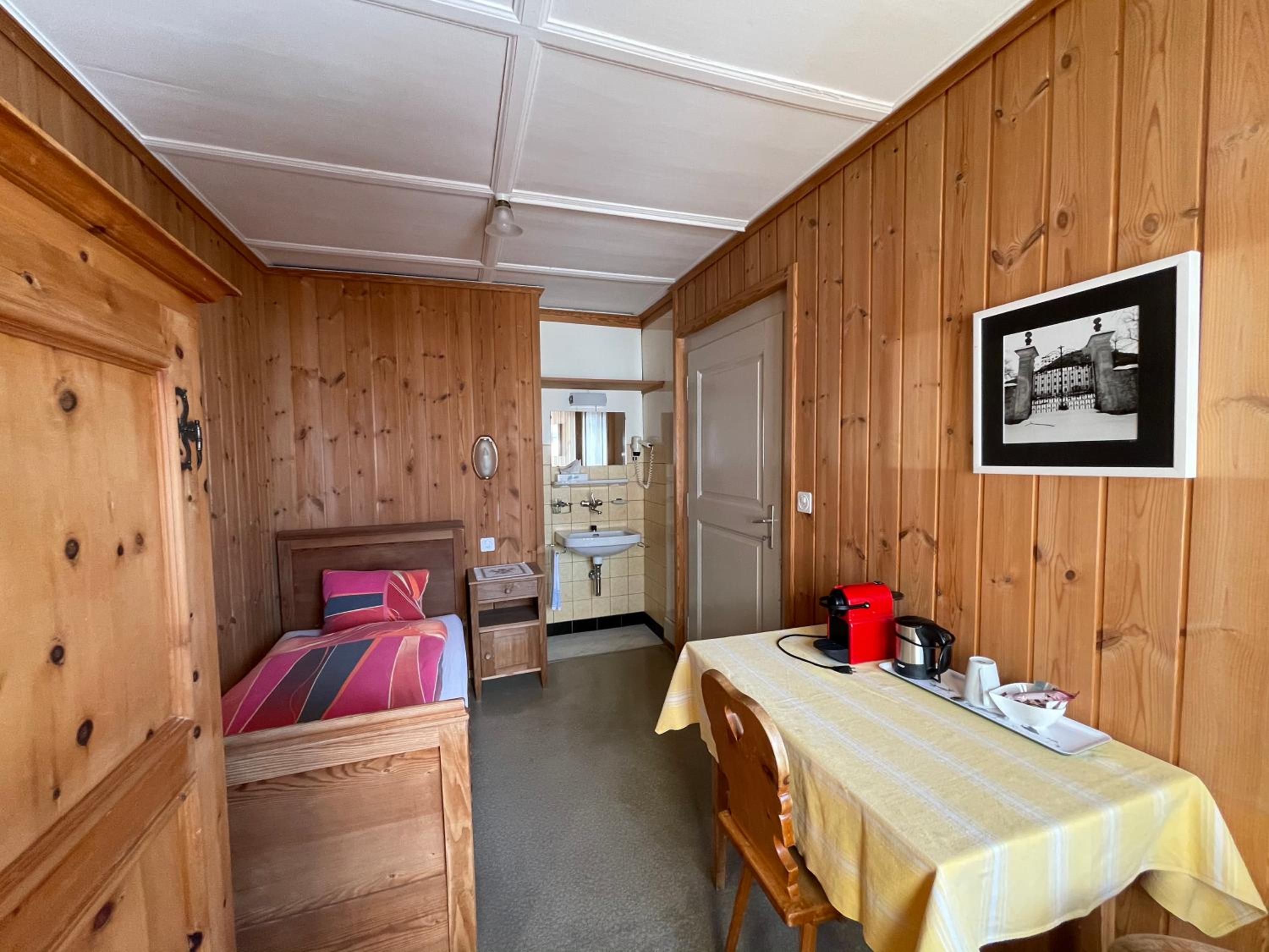 Single Room with Private Bathroom photo 1