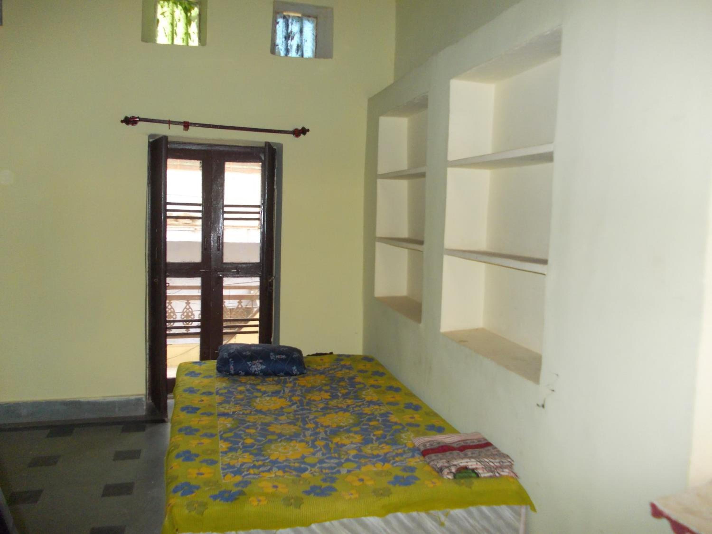 6-Bed Mixed Dormitory Room photo 3