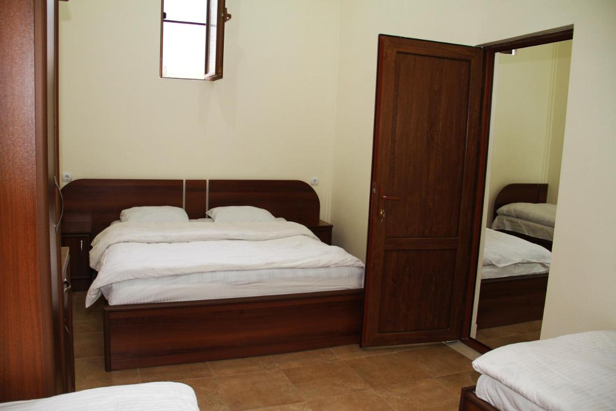 Family Room with Private Bathroom photo 3