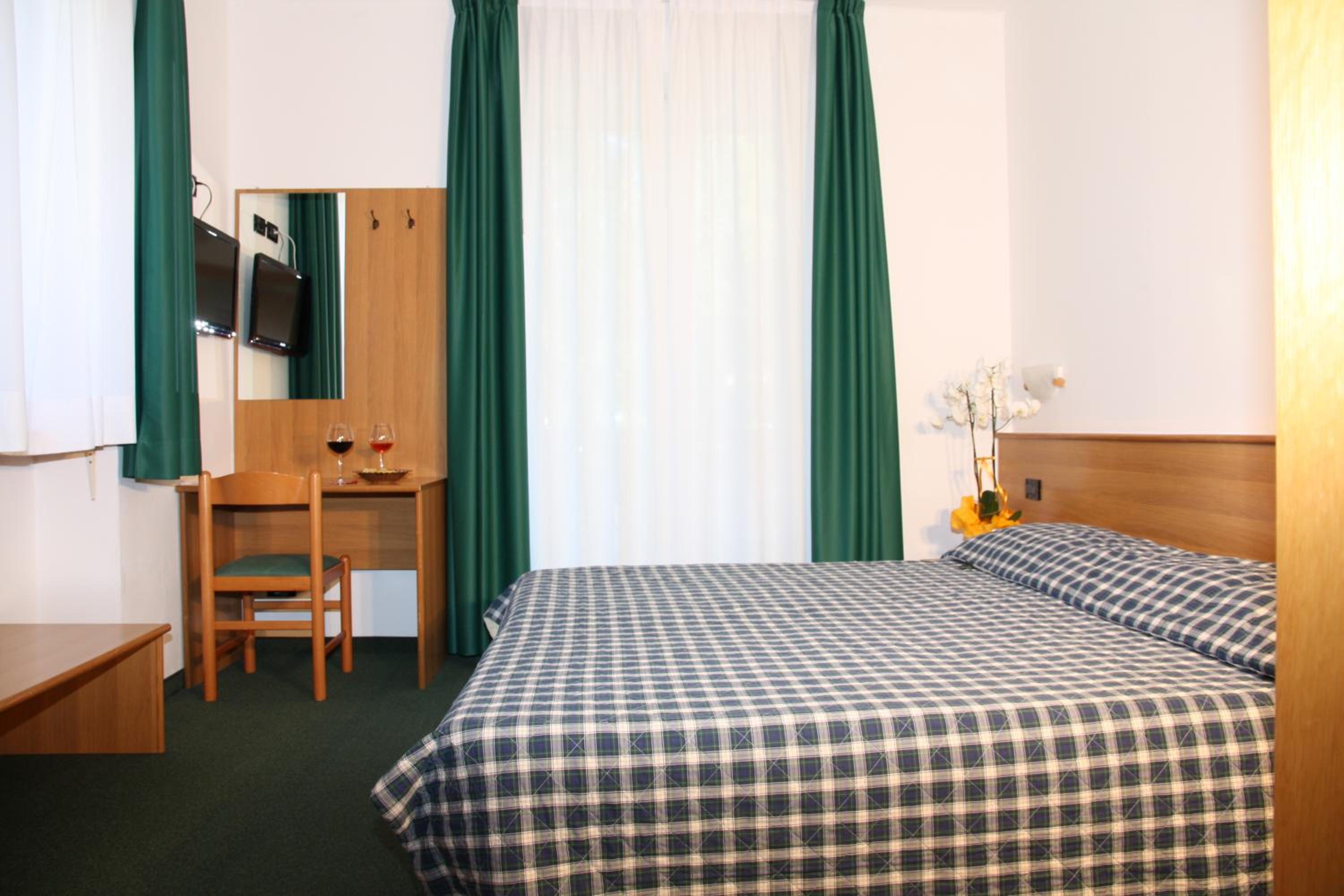 Double or Twin Room photo 2