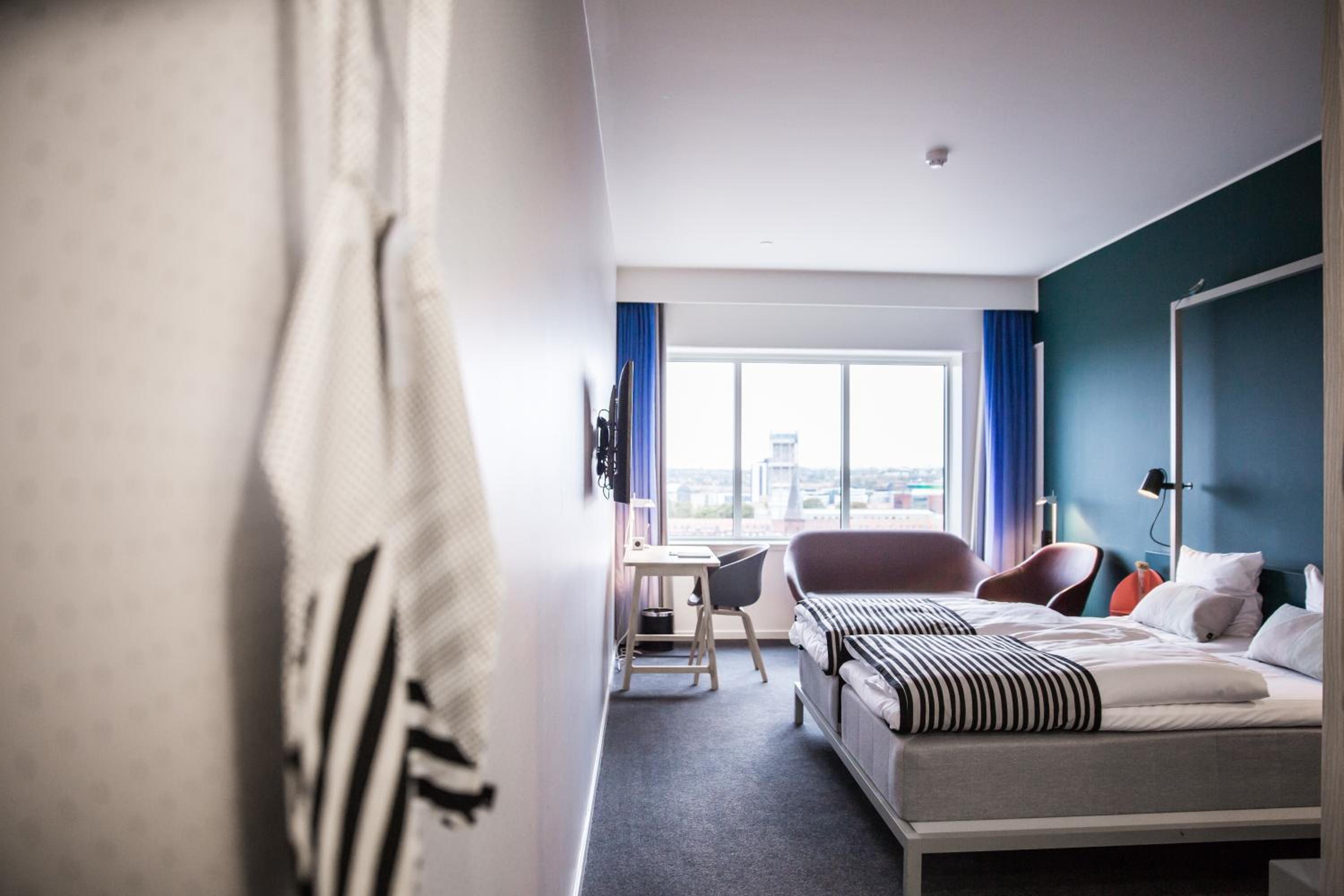 Superior Double Room thumbnail 5