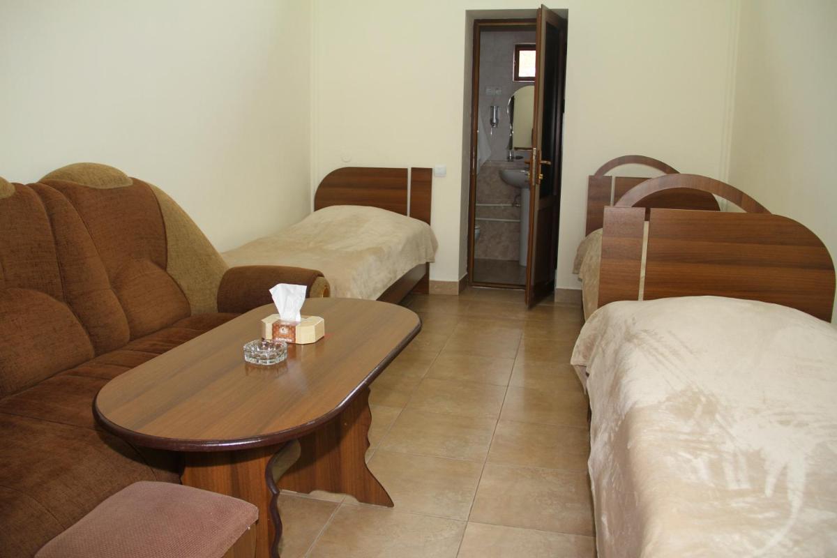 Triple Room with Private Bathroom photo 3