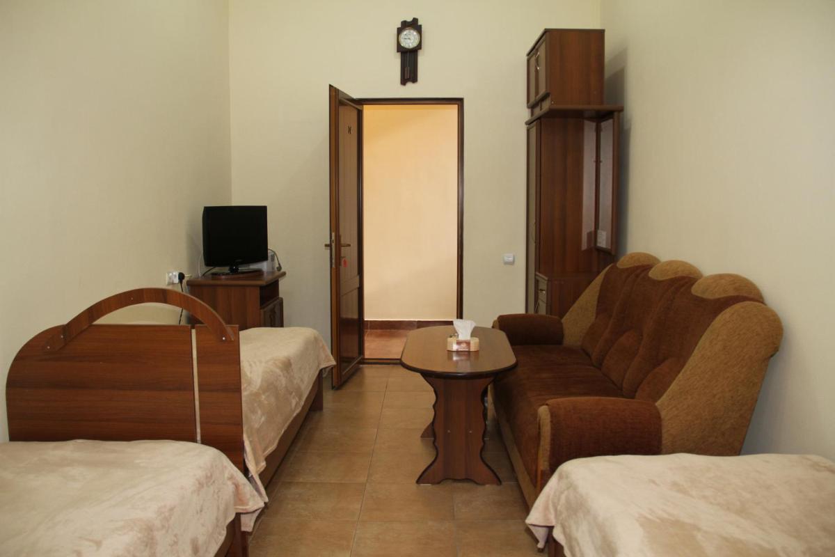 Triple Room with Private Bathroom photo 1