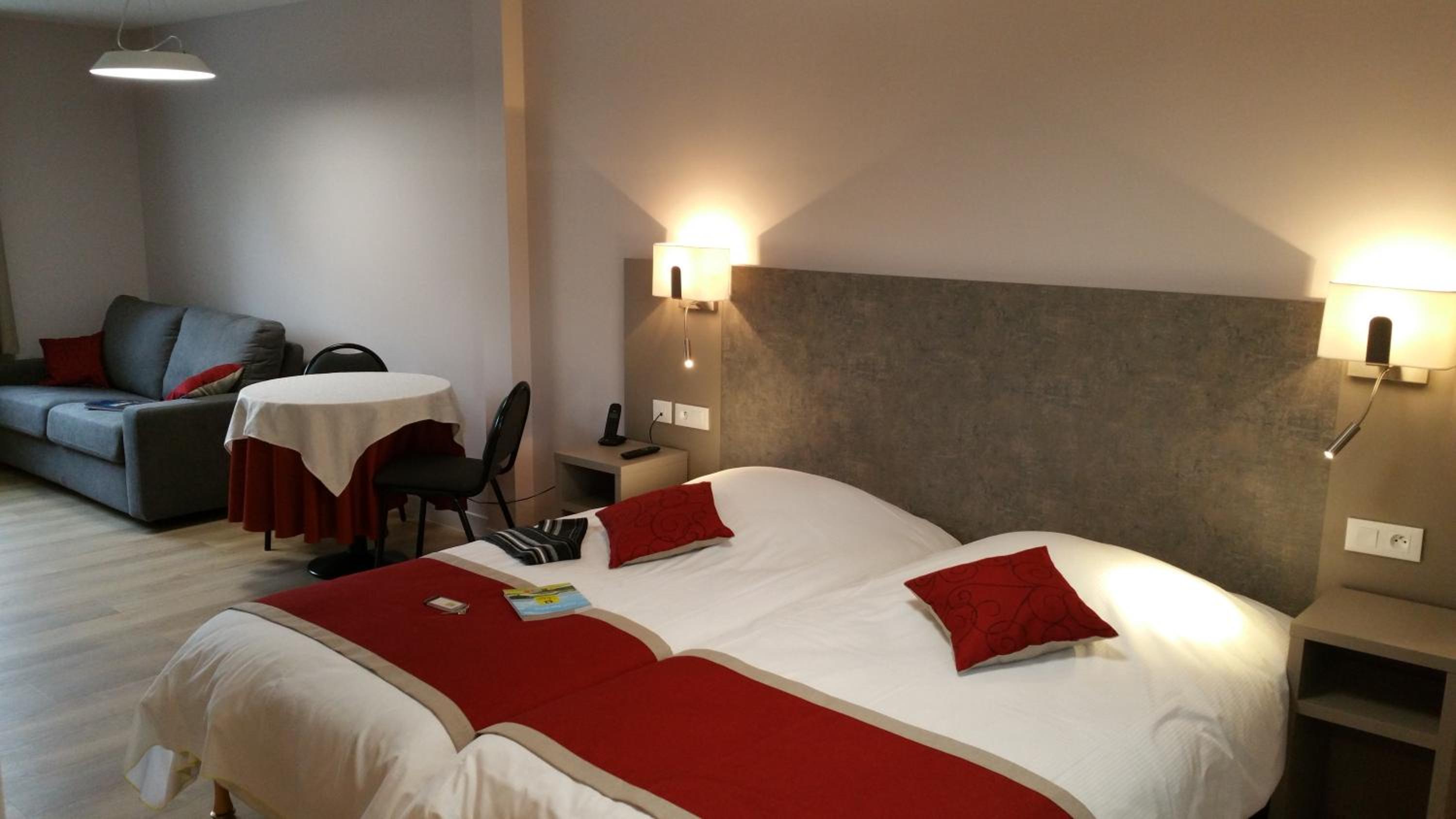 Studio twin beds
