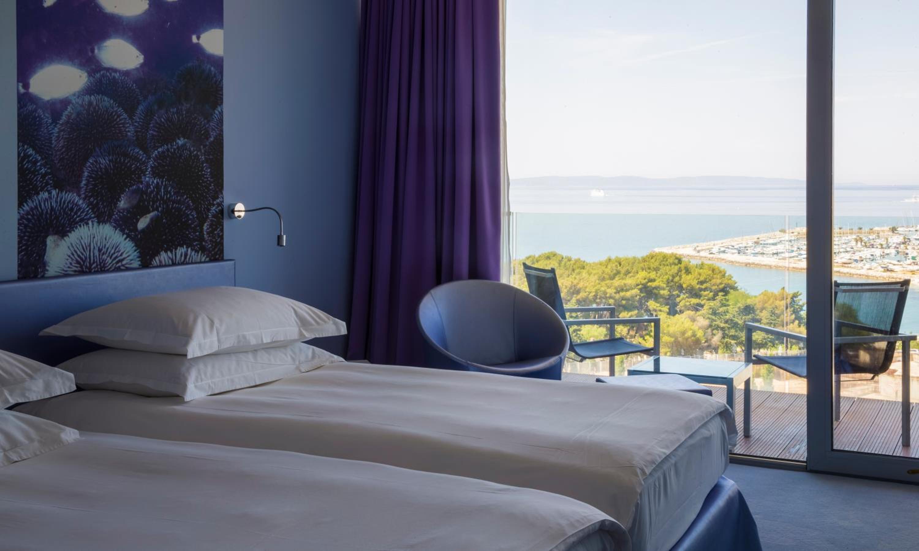 Superior Room with Sea View and Balcony - Photo 2