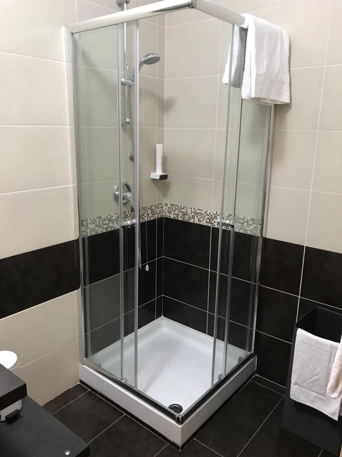 Double or Twin Room photo 3