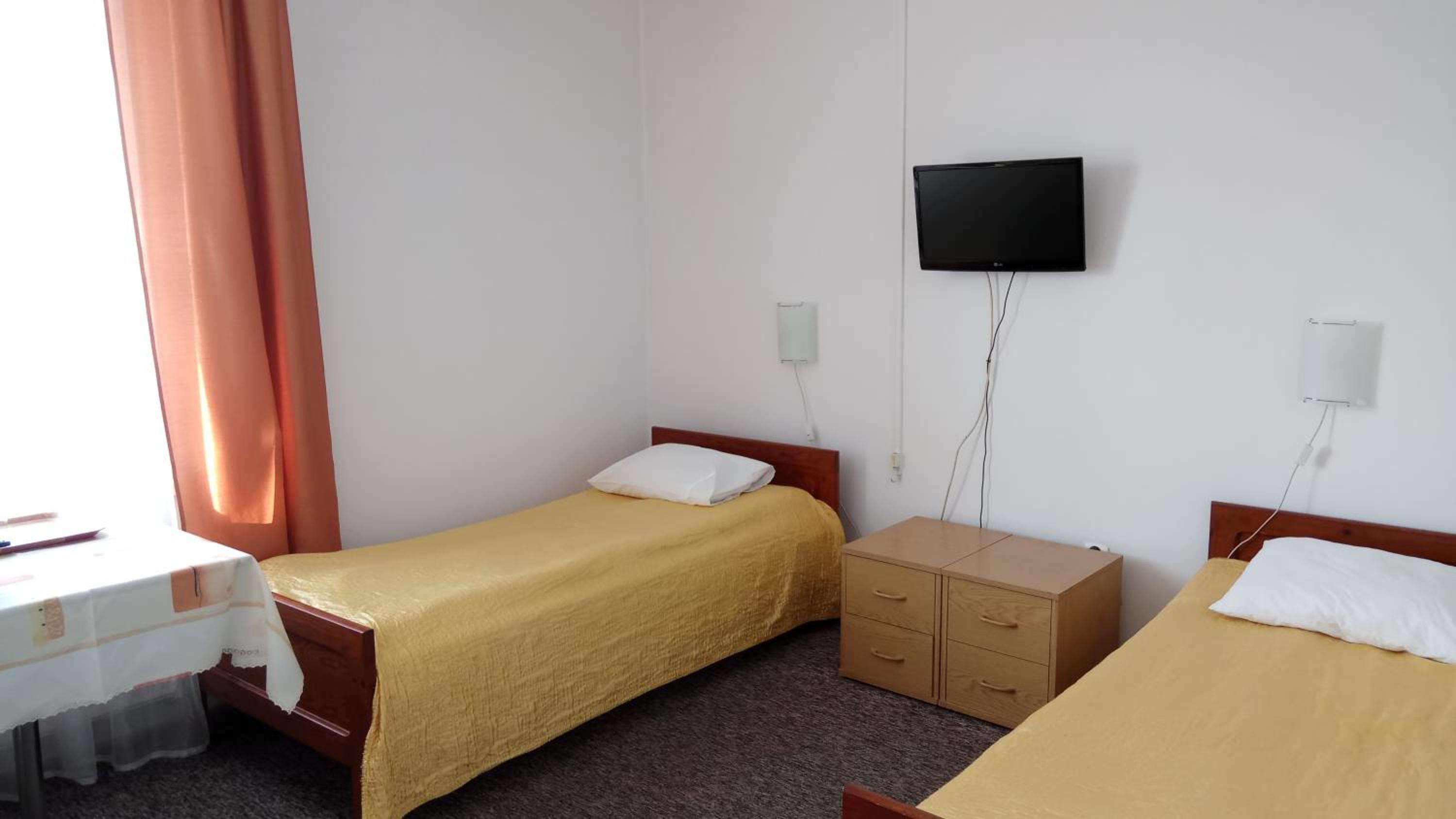 Standard Twin Room - Photo 4