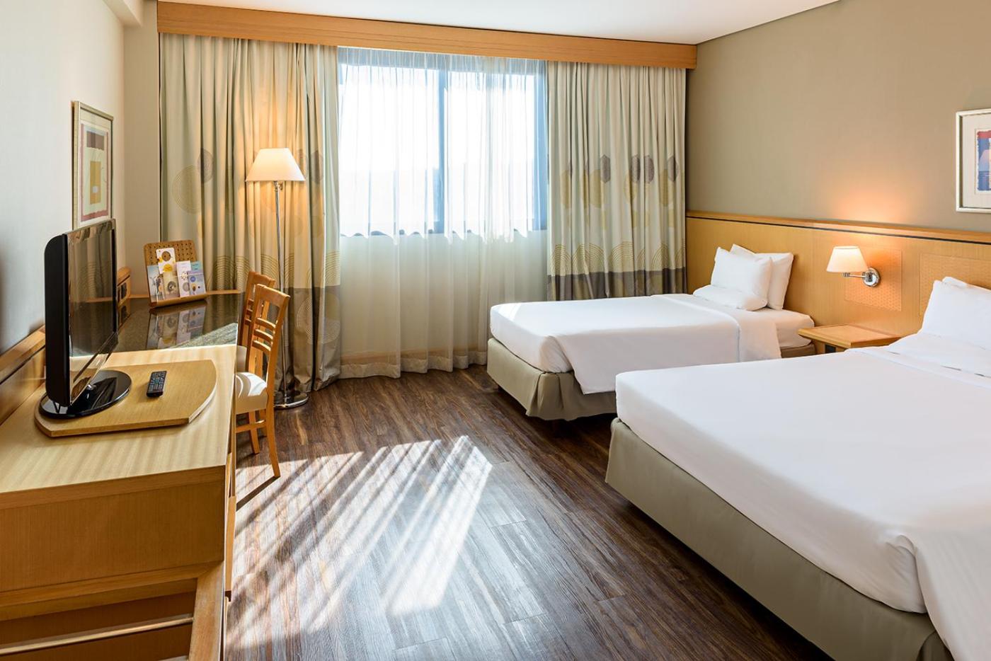 Standard Room with One Double Bed and One Single Bed - Photo 4