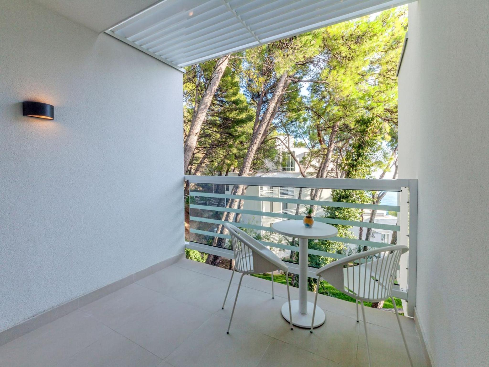 Standard Double Room with Balcony - Photo 4