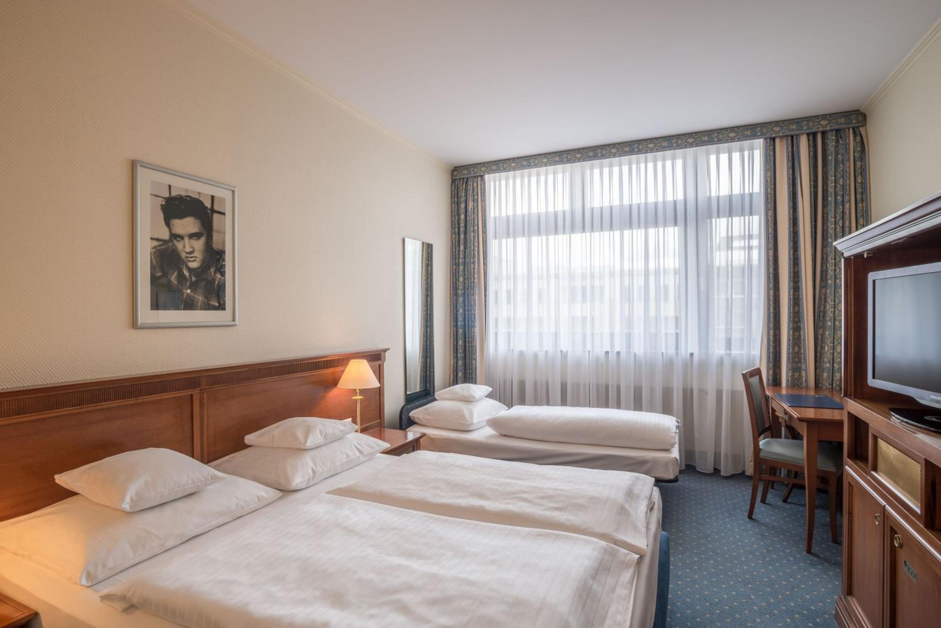 Standard Triple Room with Extra Bed photo 1