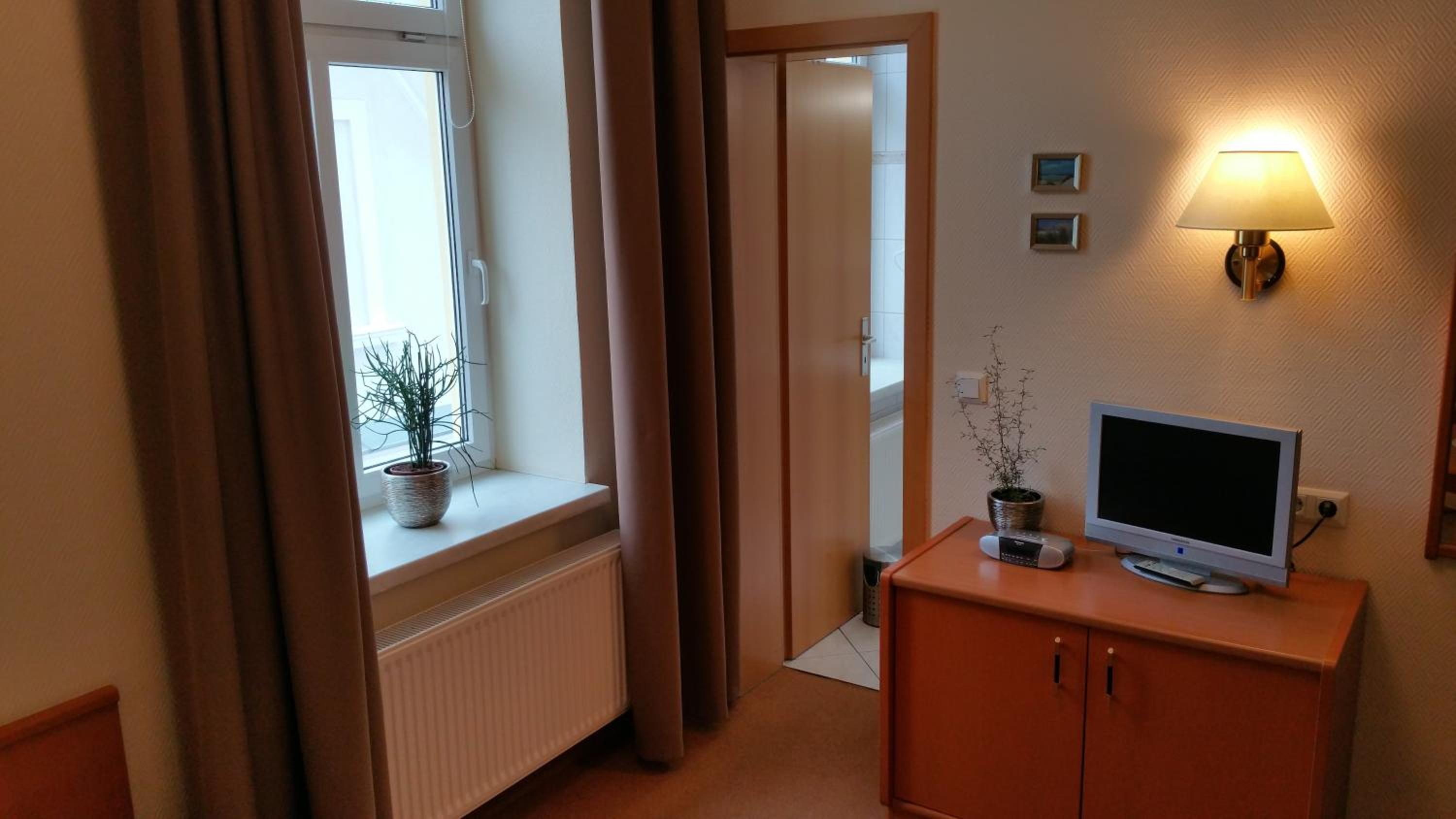Single Room photo 2