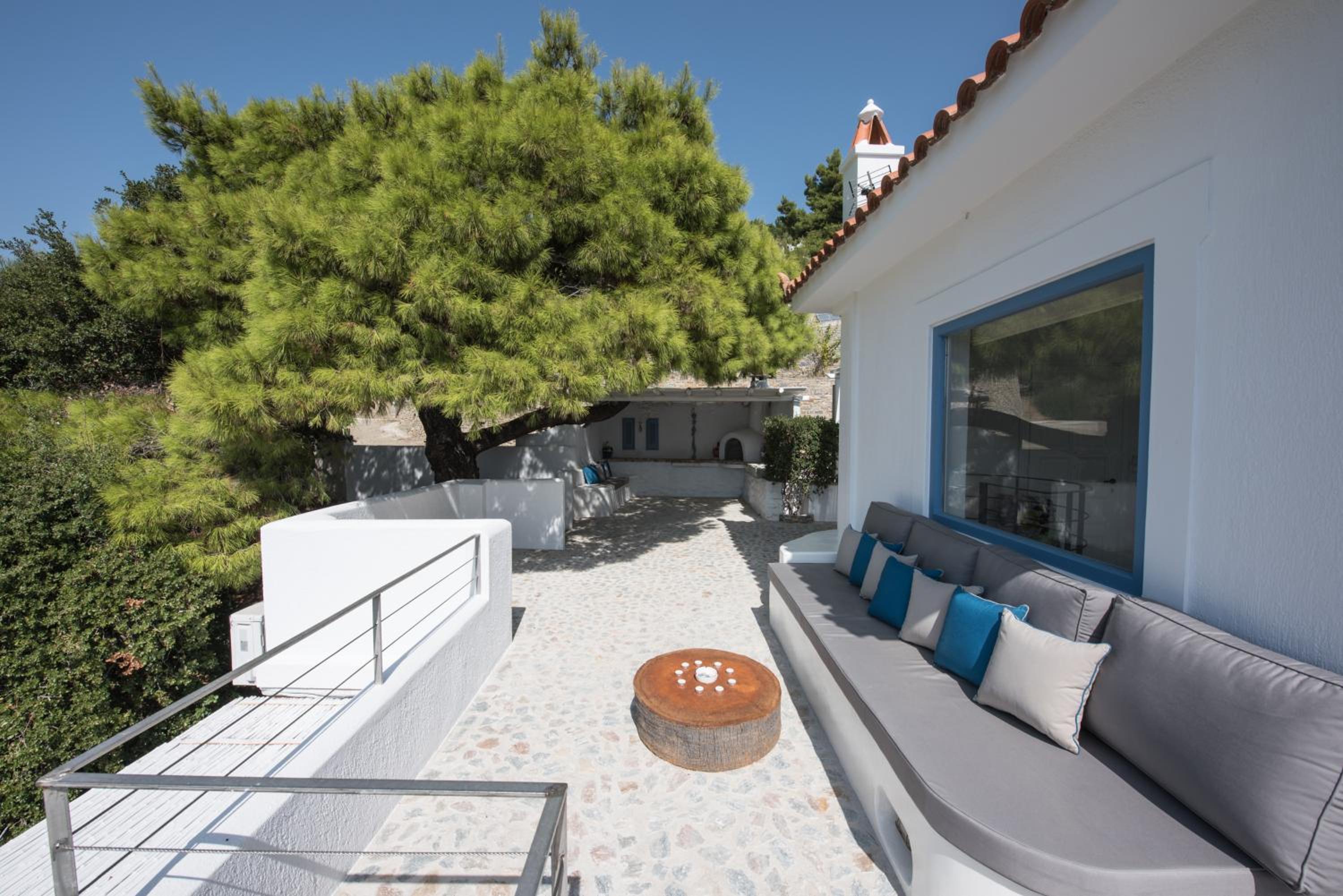 Villa with Private Pool - Photo 9