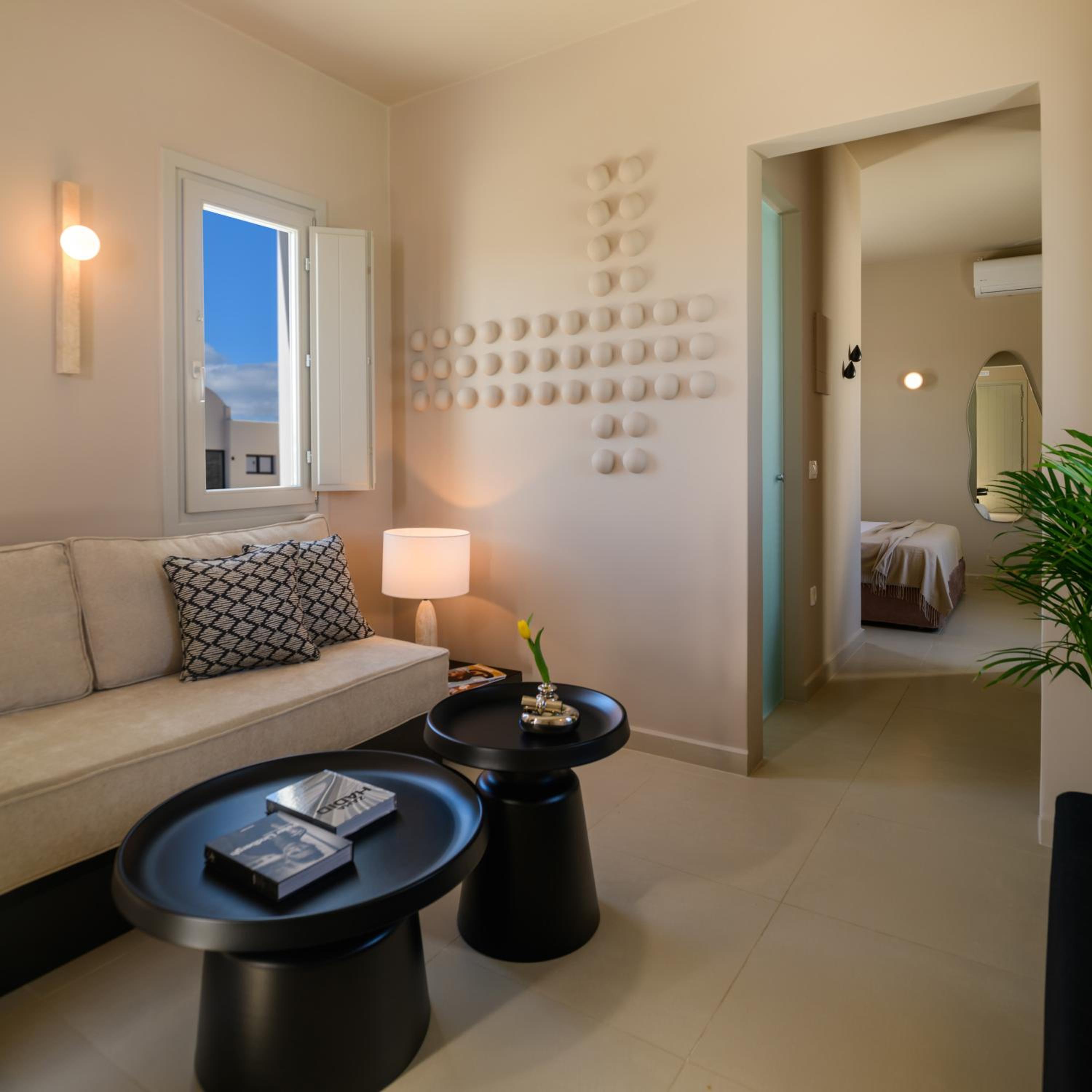 Junior Suite with Pool View photo 2