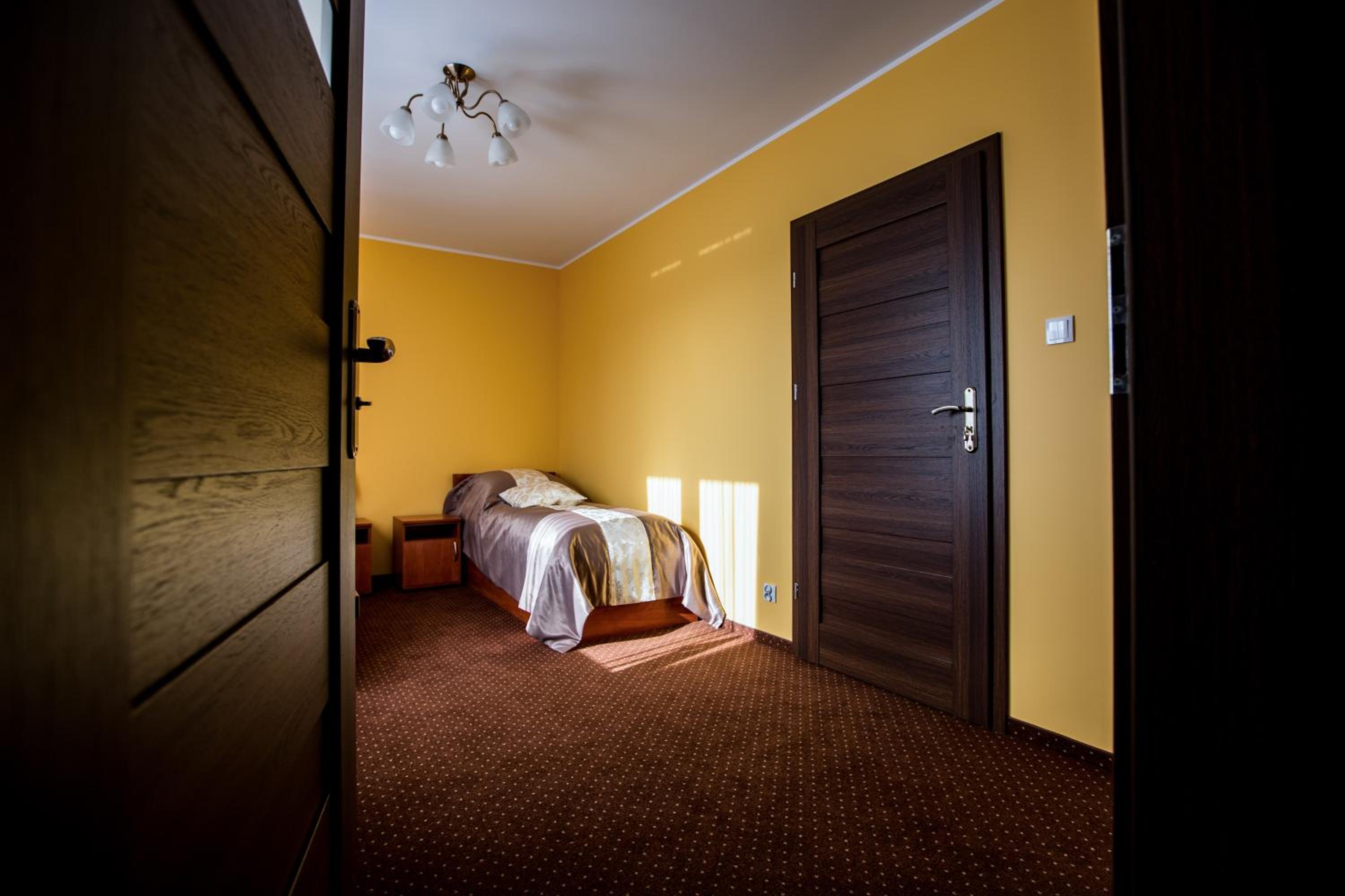 Large Double Room - Photo 2