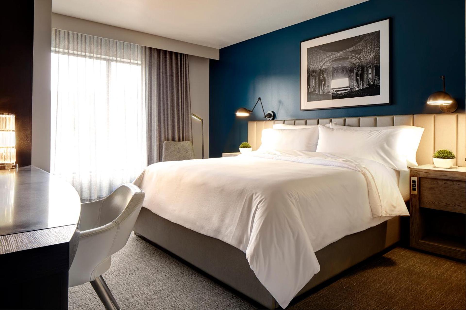 Classic King Hearing-Accessible Guest Room photo 1