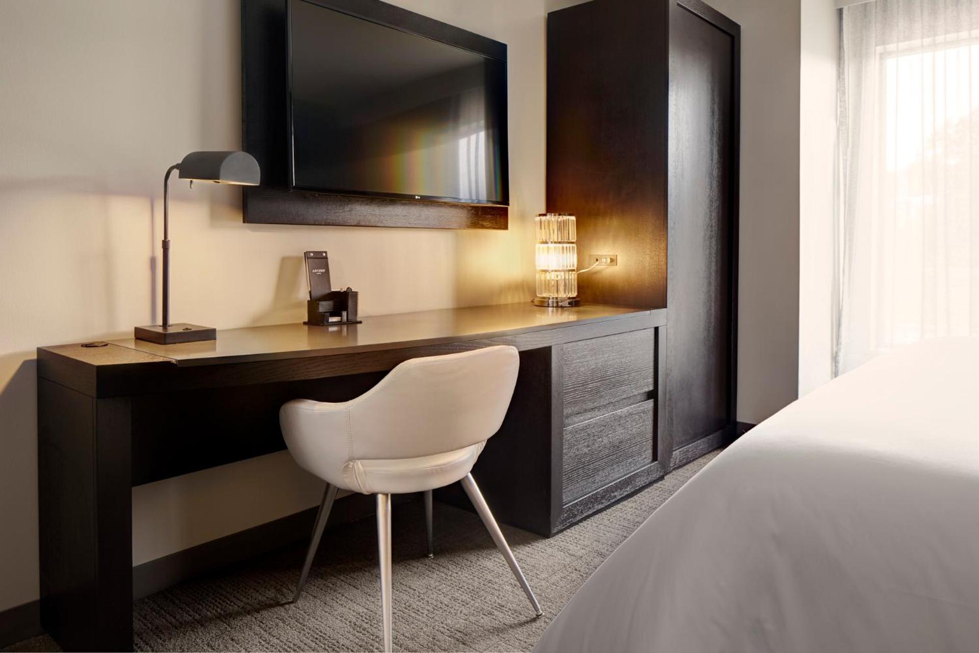 Double King Mobility-Accessible Guest Room With Tub photo 3