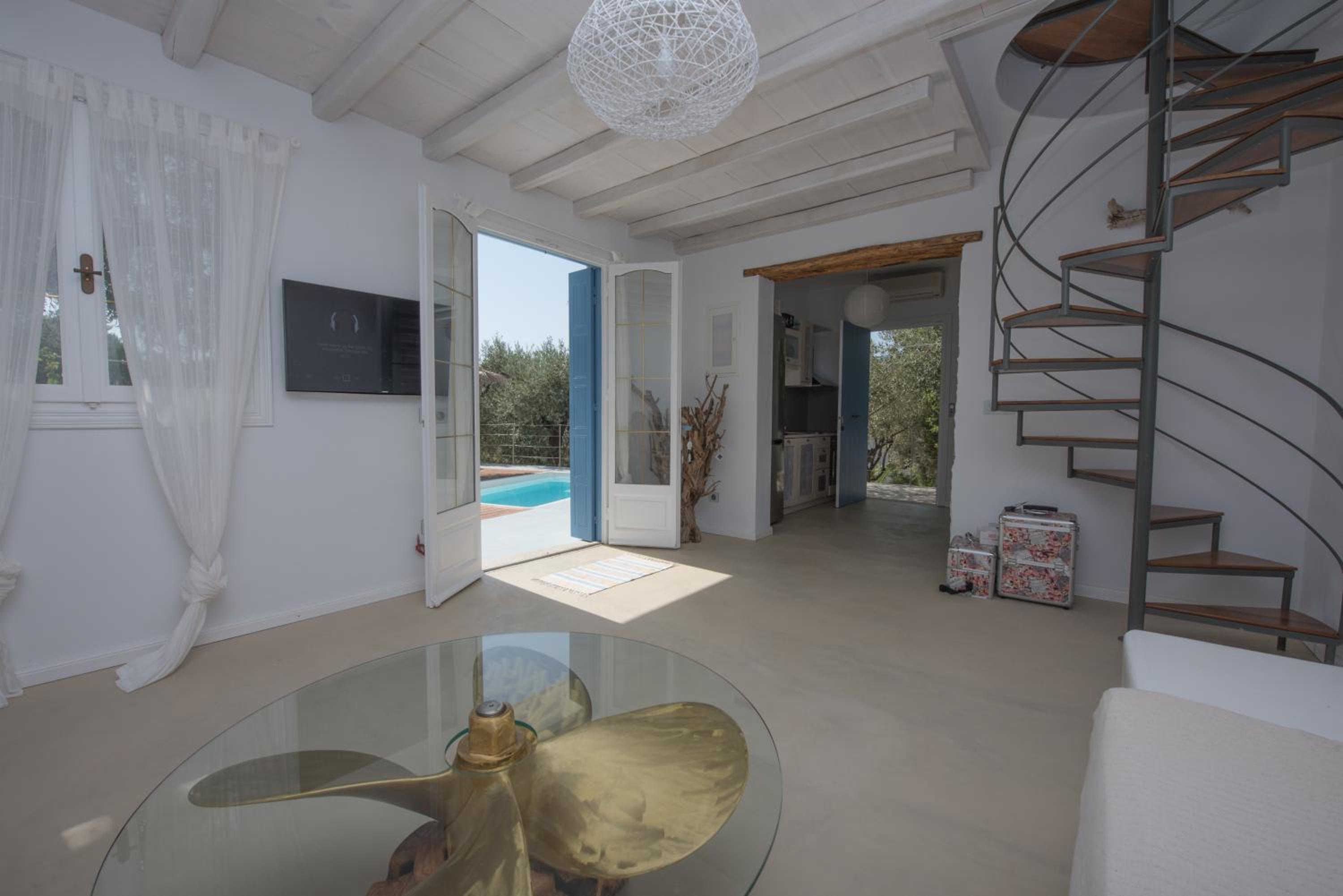 Villa with Private Pool - Photo 11
