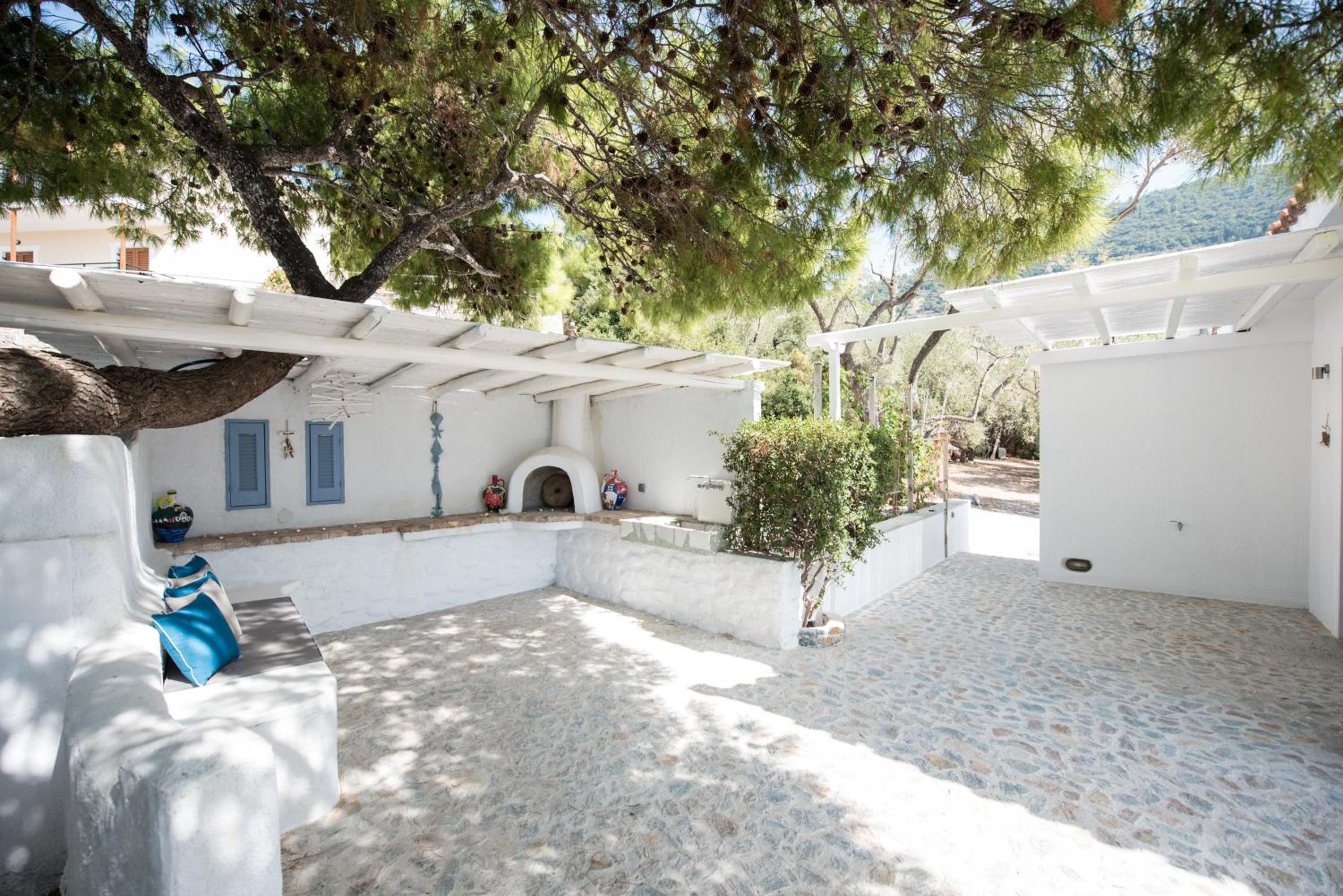 Villa with Private Pool - Photo 10