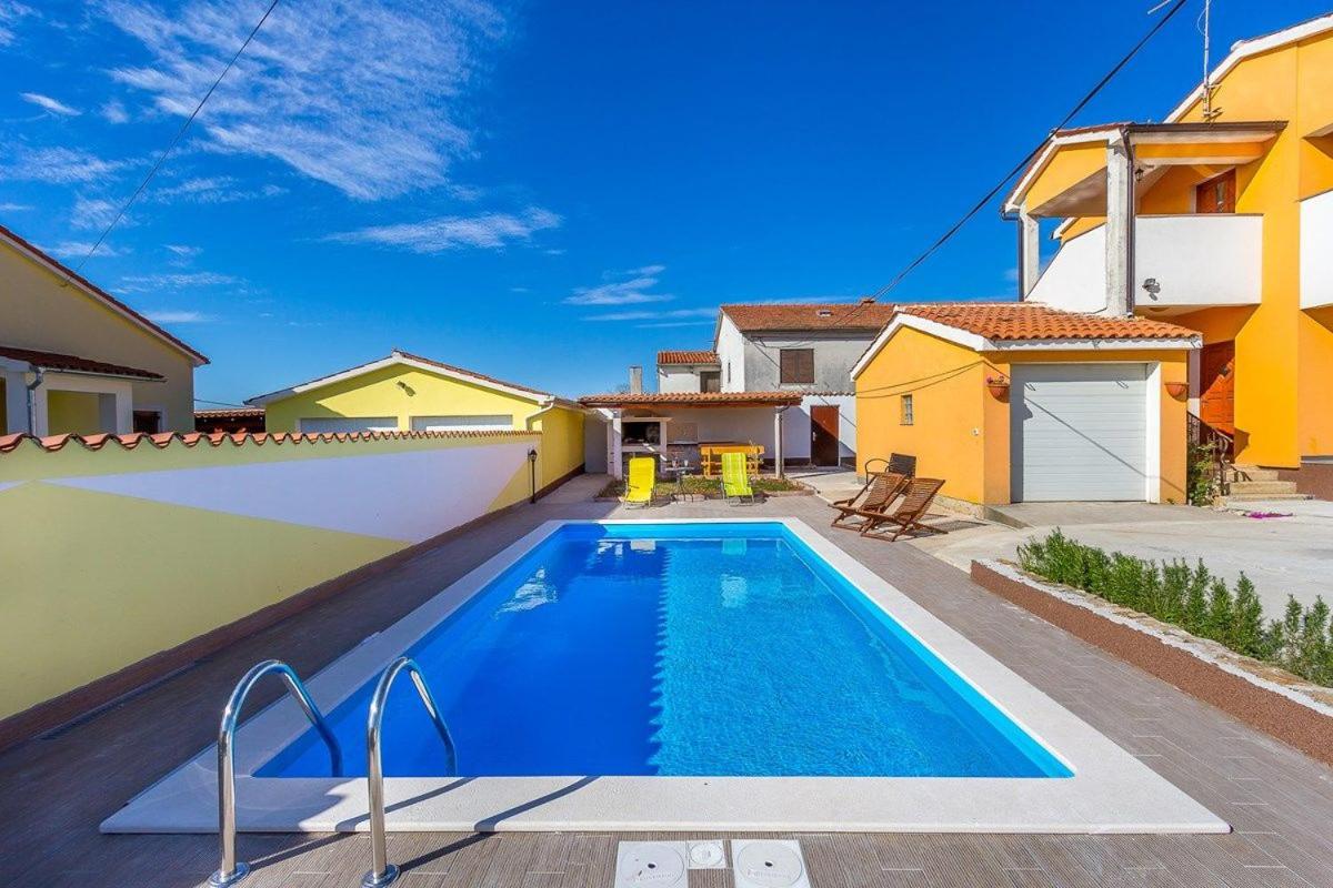 Six-Bedroom Villa  photo 3
