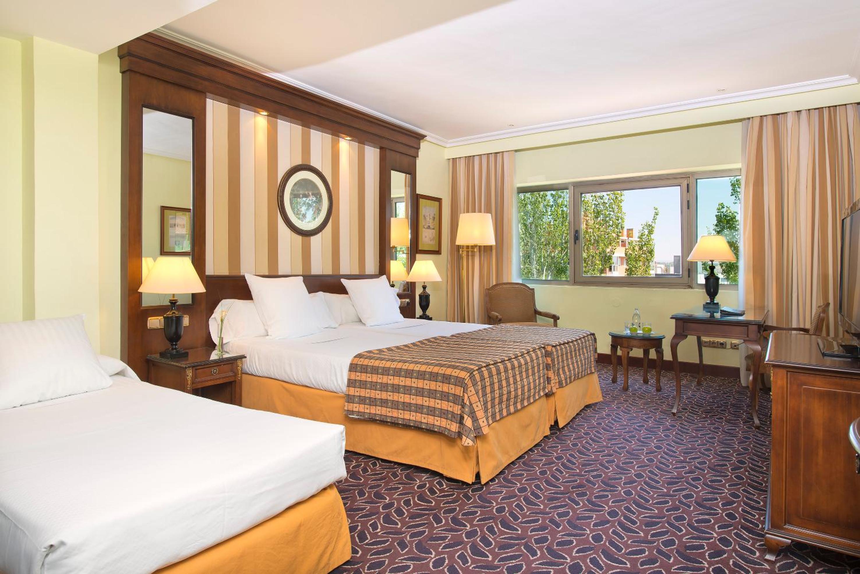 Superior Connecting Room