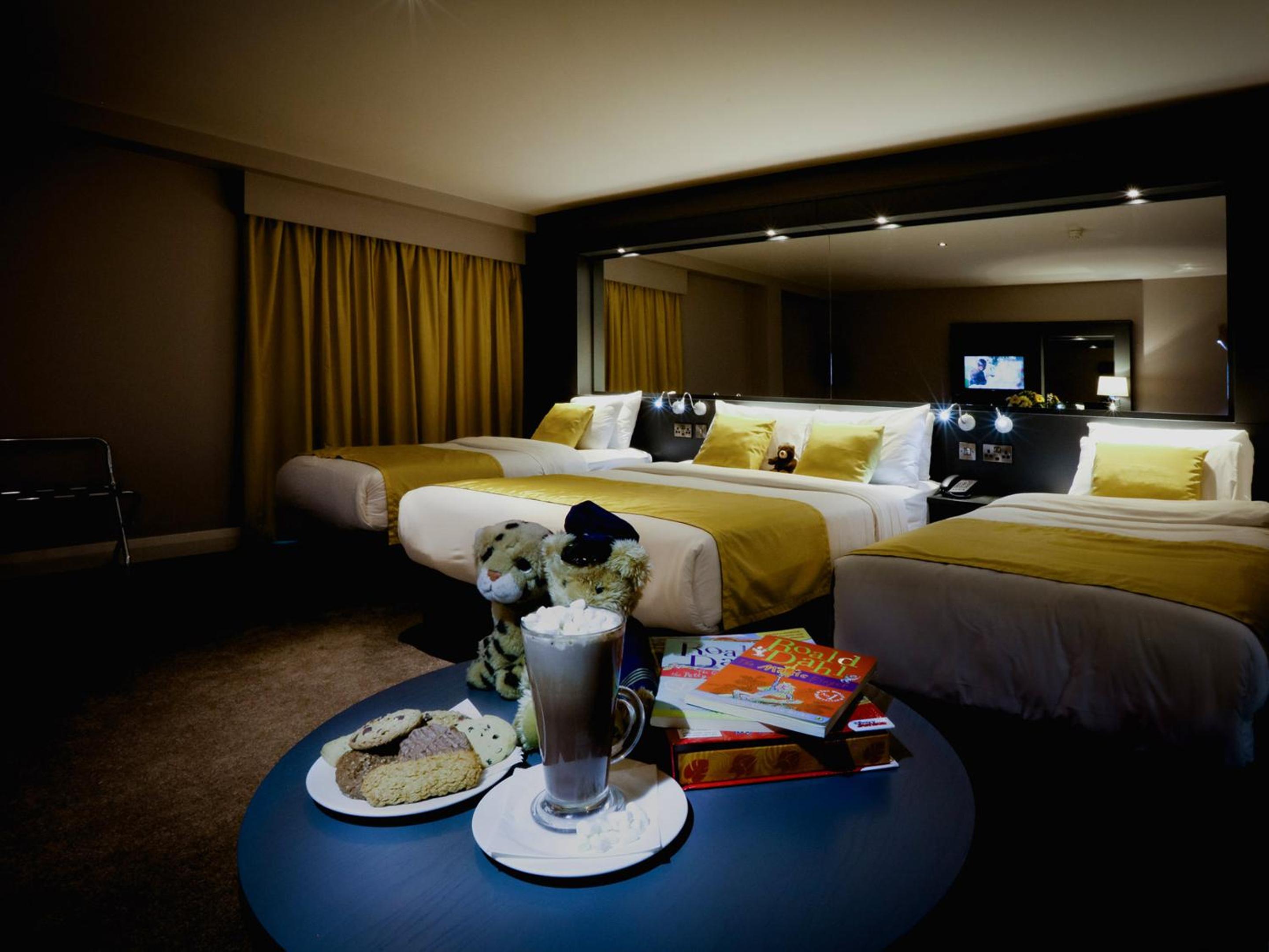 Family Room (2 adults + 3 children)