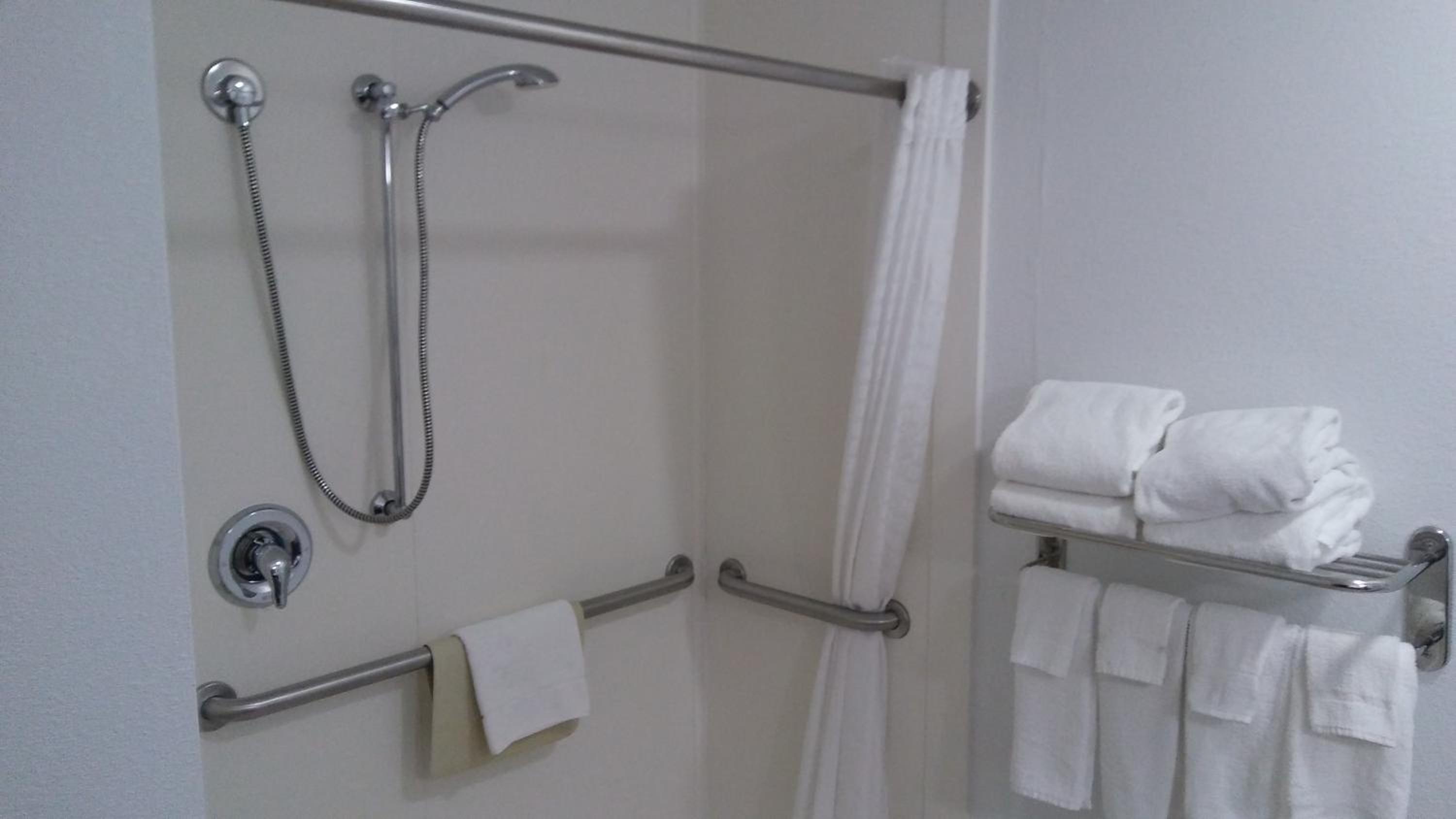 One-Bedroom King Suite - Disability Access - Photo 3