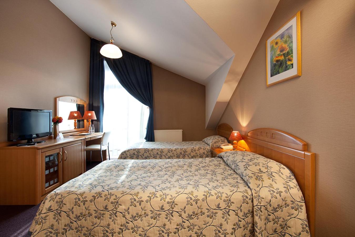 Standard Twin Room - Photo 4