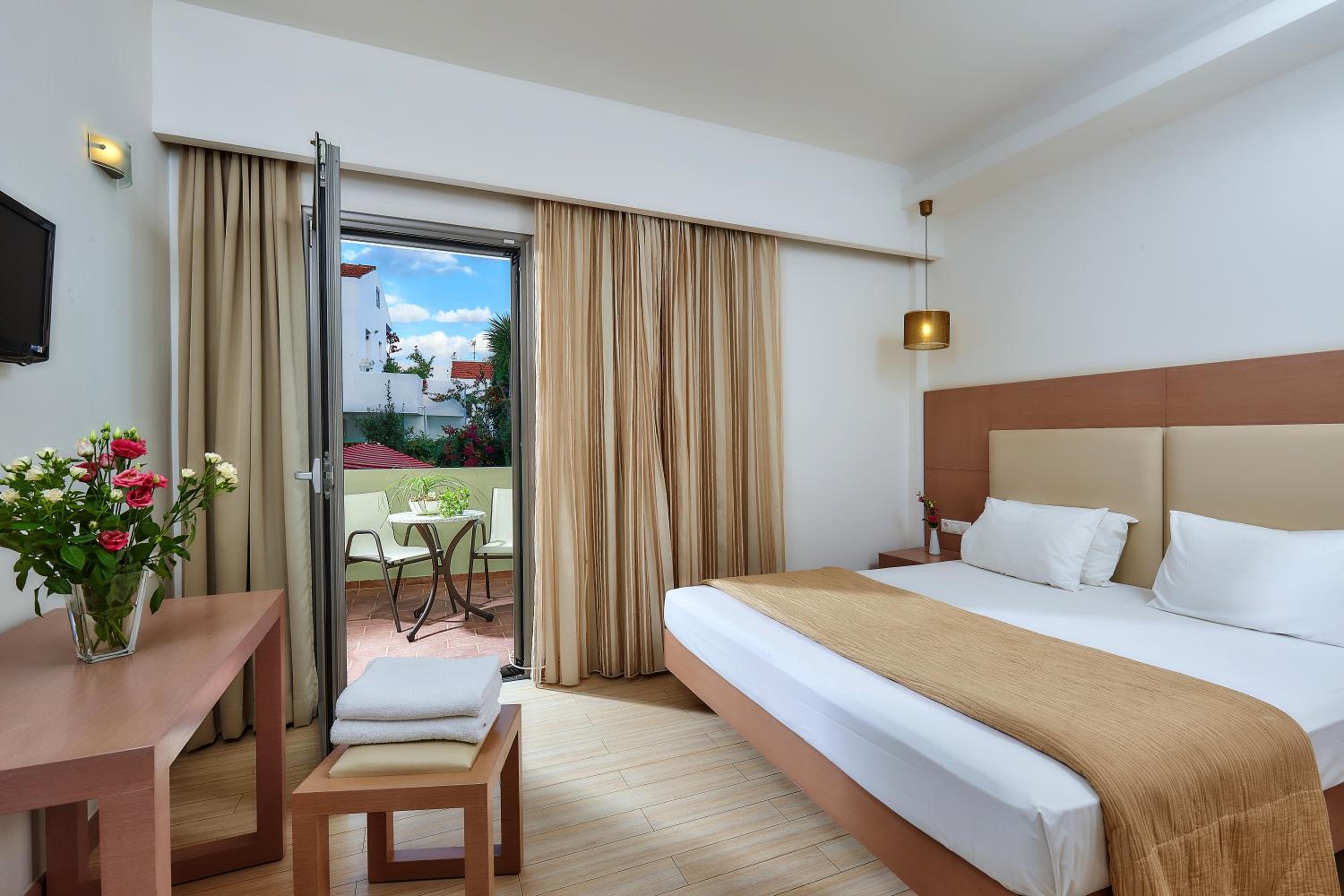 Double or Twin Room with Sea View photo 1