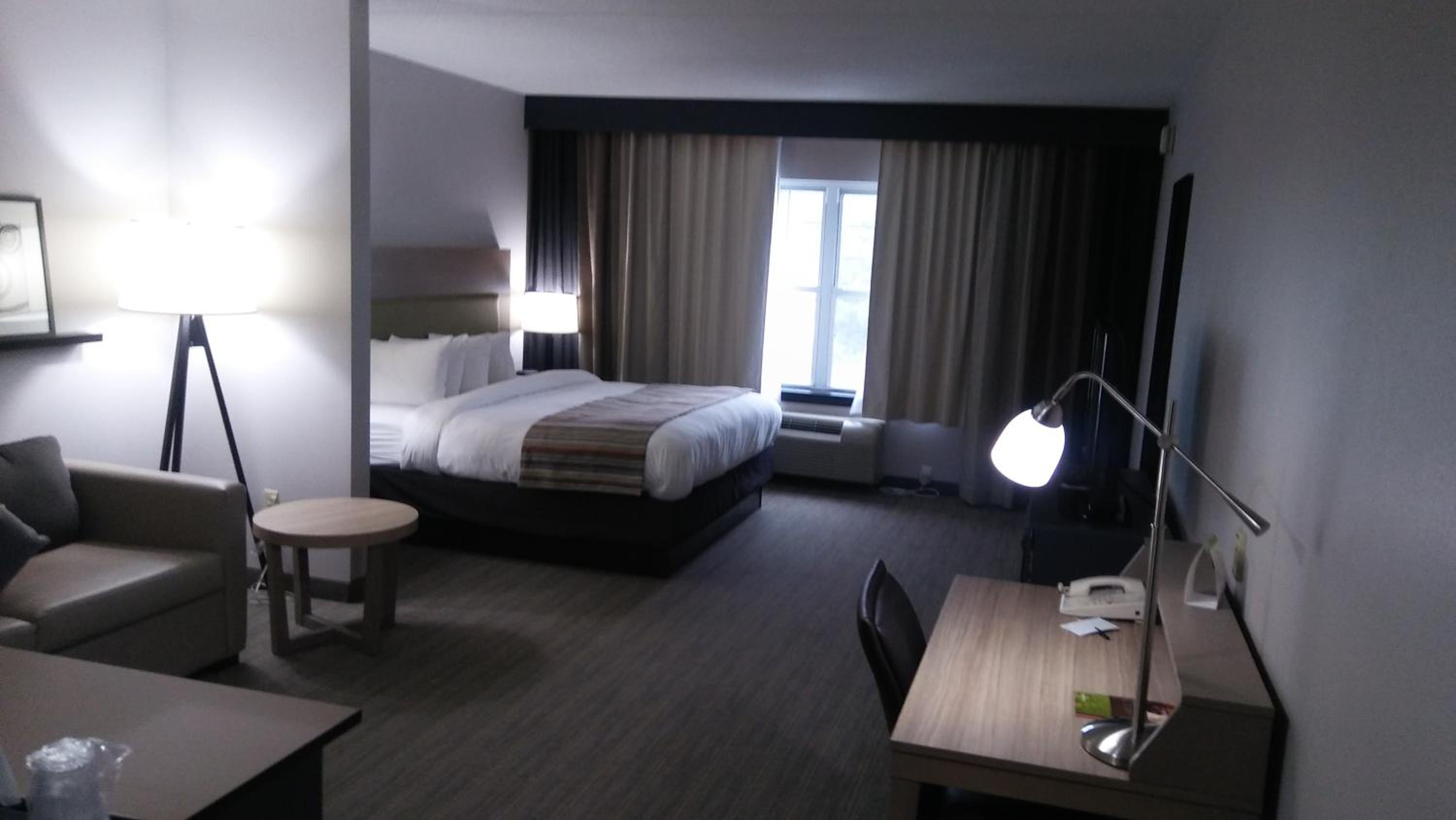 King Room with Sofa Bed - Photo 2
