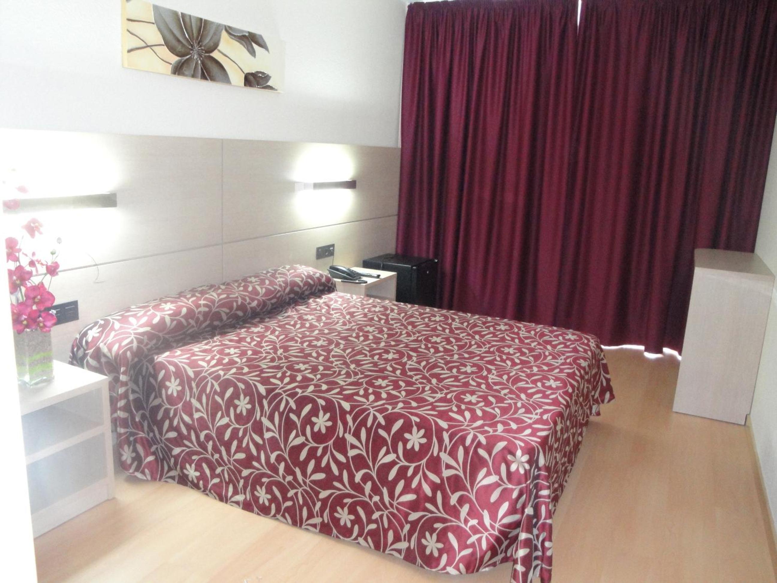Superior Double Room with Balcony - Photo 3