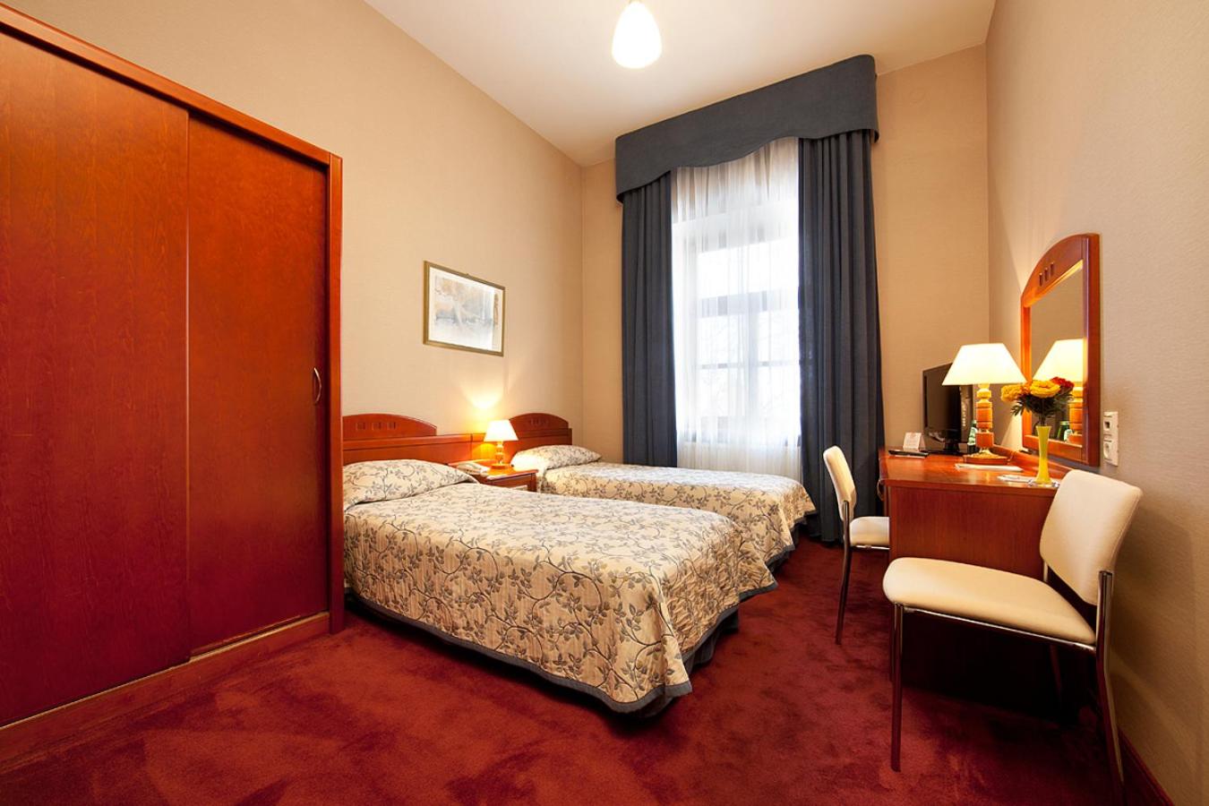 Standard Twin Room - Photo 1