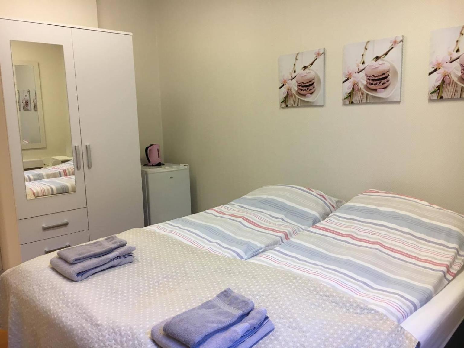 Double Room with Shared Bathroom photo 3