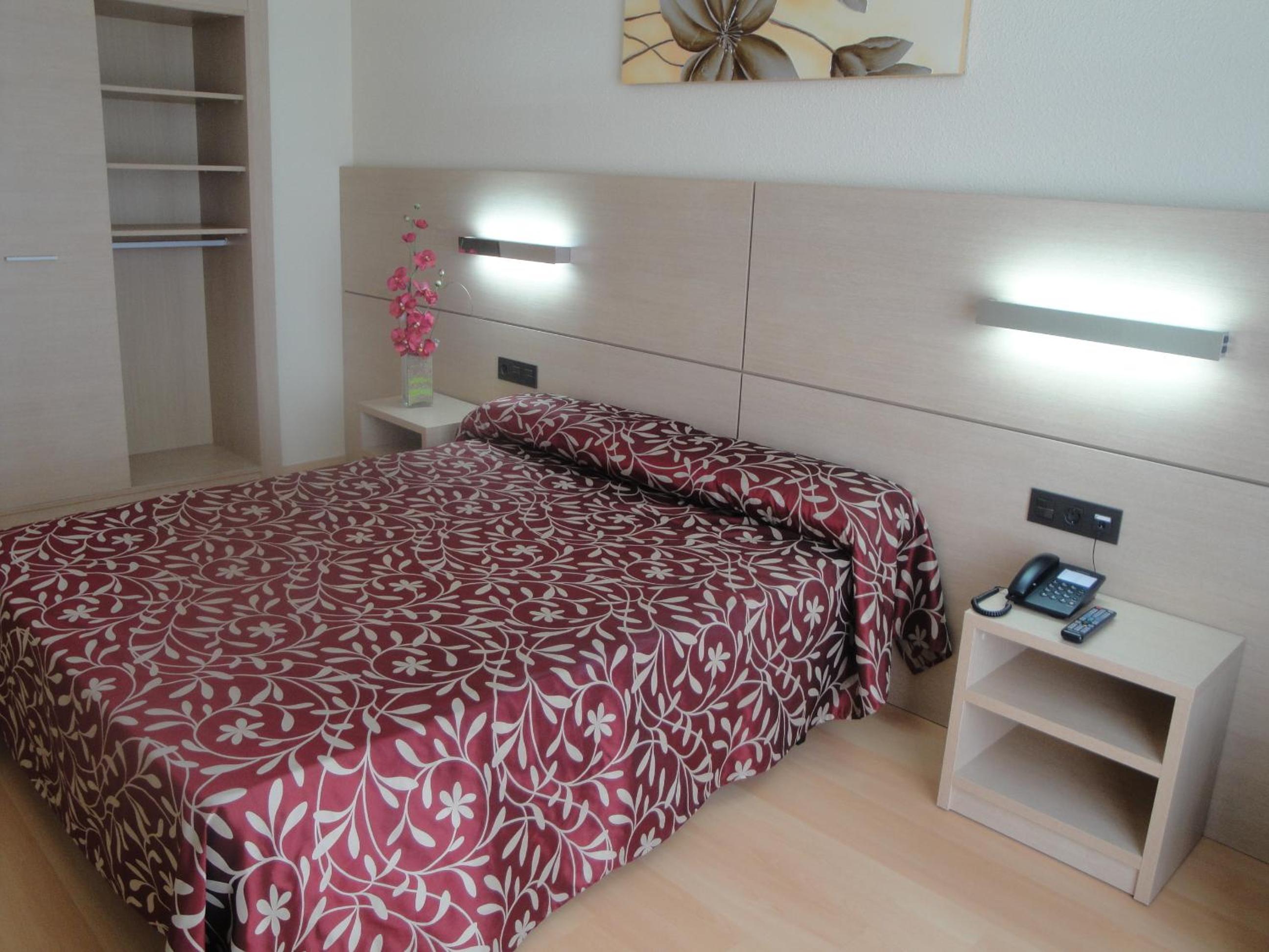 Superior Double Room with Balcony - Photo 2