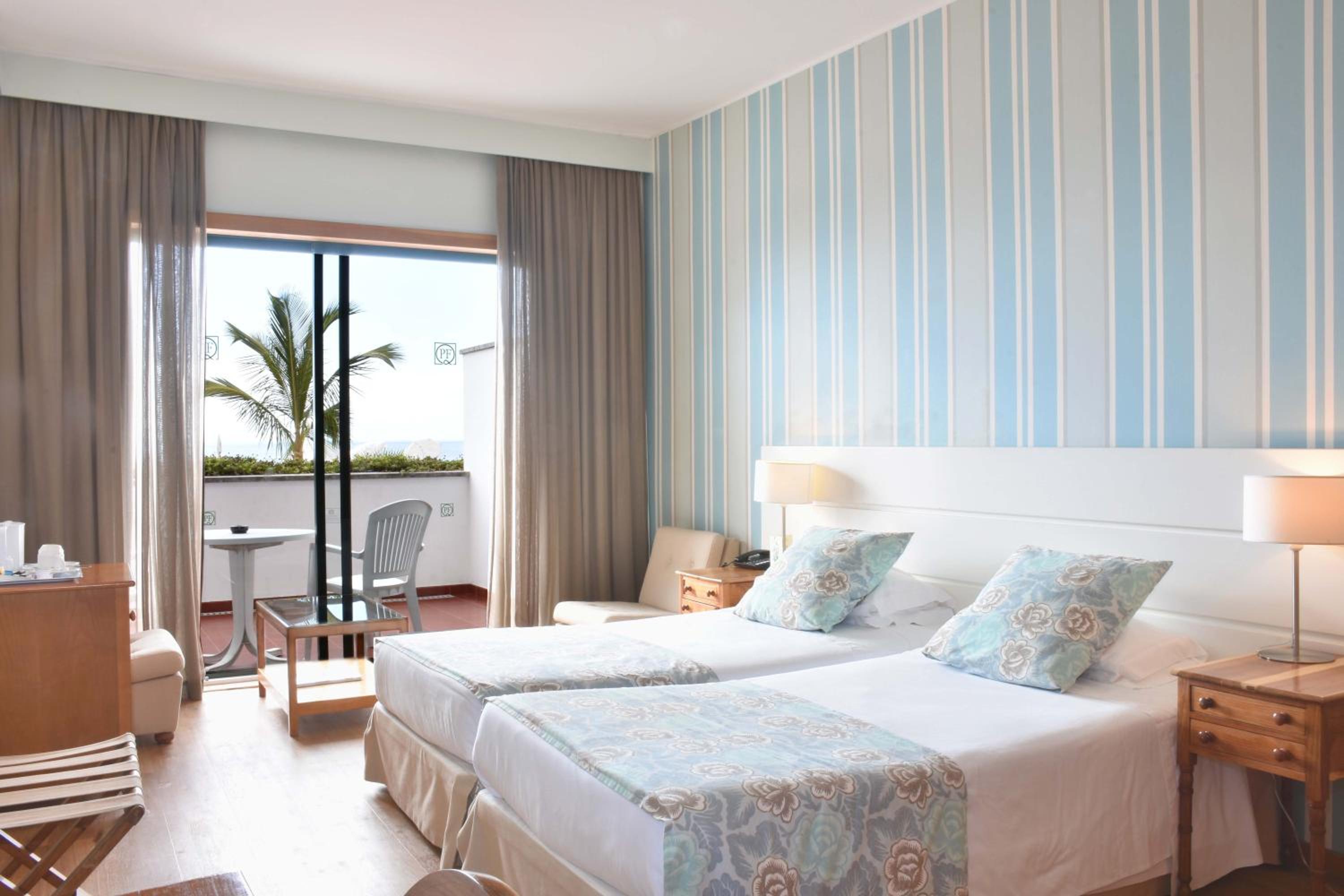 Quarto Duplo ou Twin com Vista para a Piscina