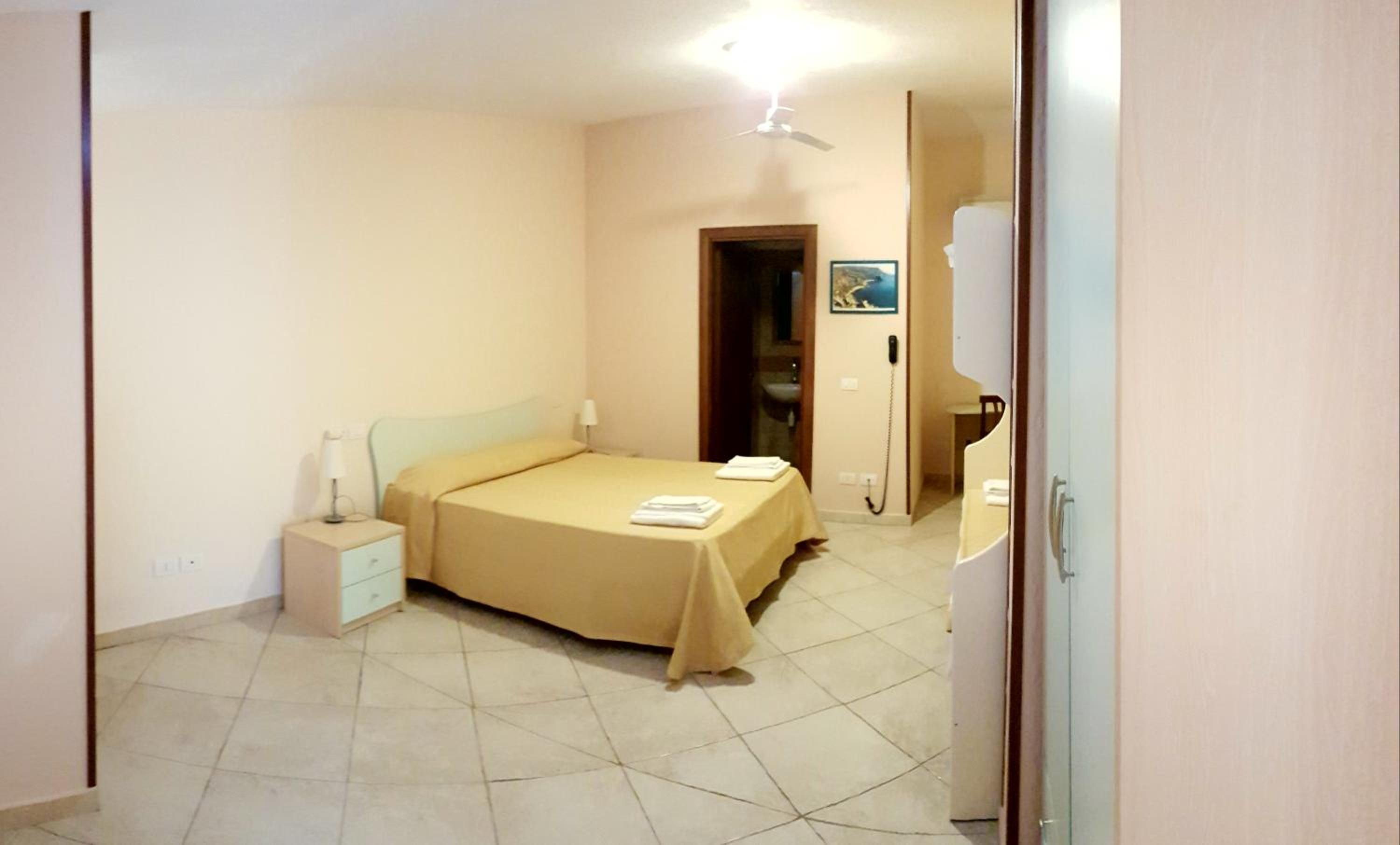 Two-Bedroom Apartment (6 Adults) photo 2