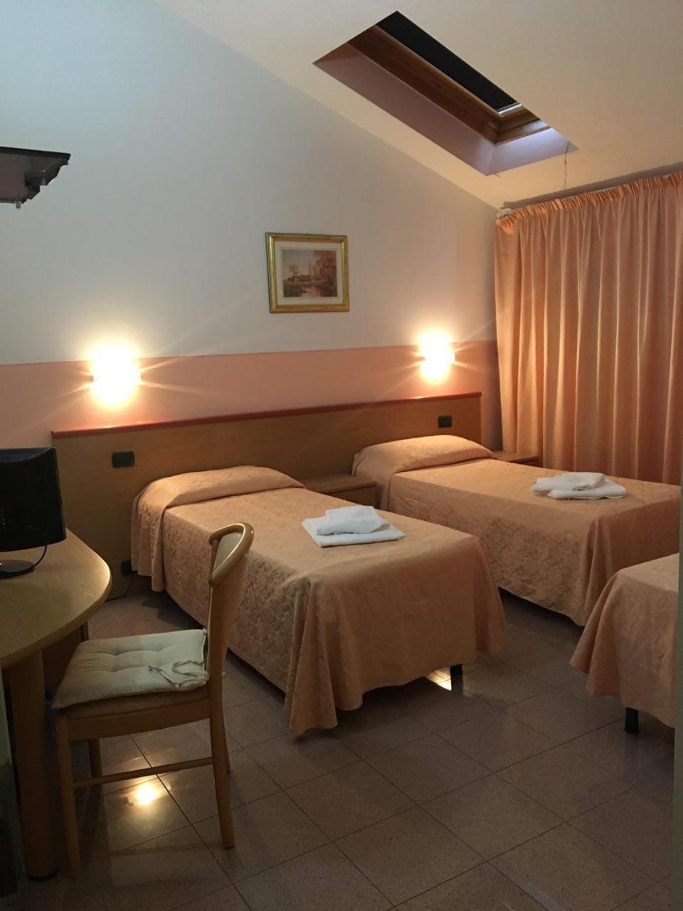 Basic Triple Room photo 1