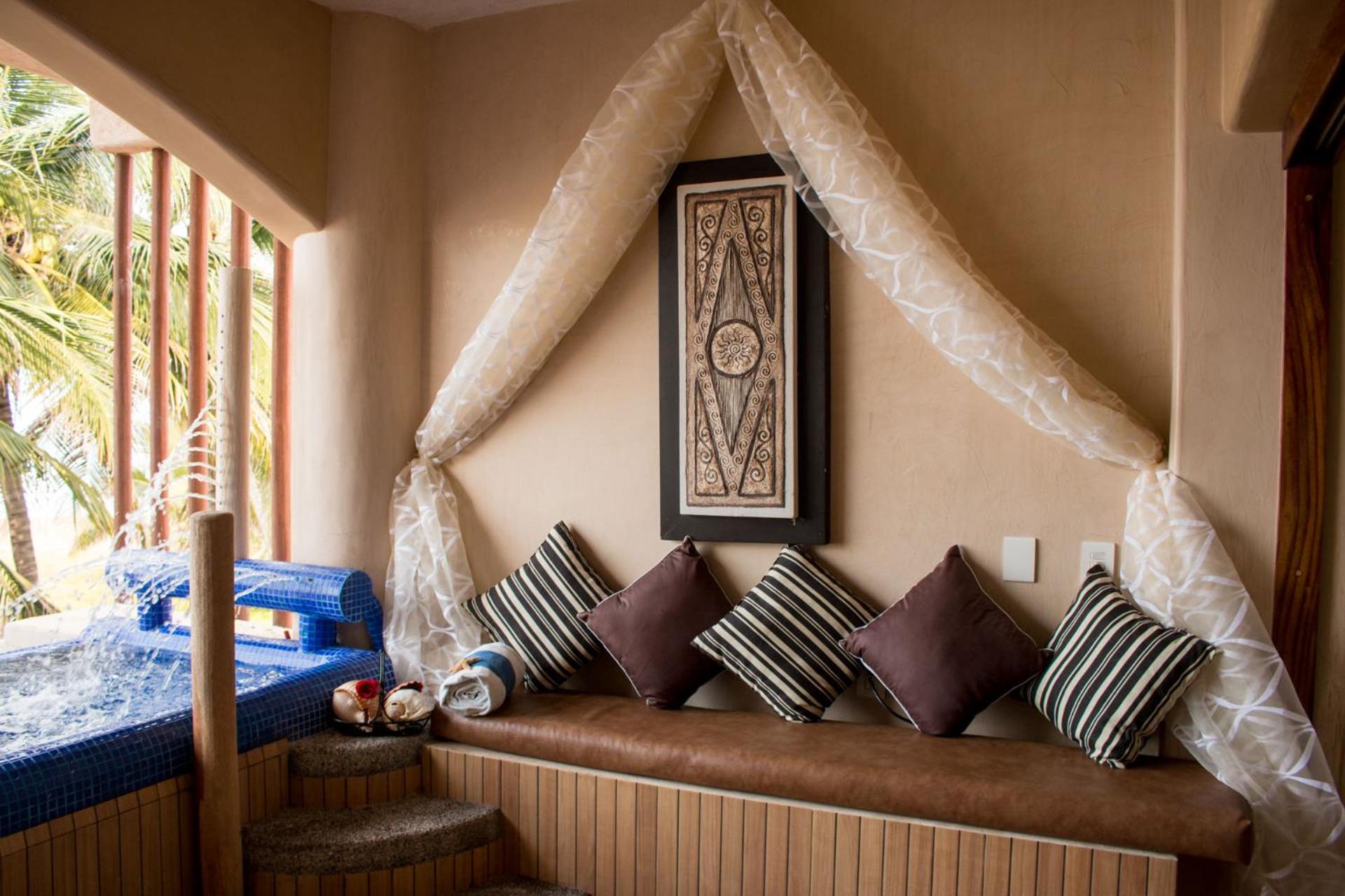 Suite - Photo 13
