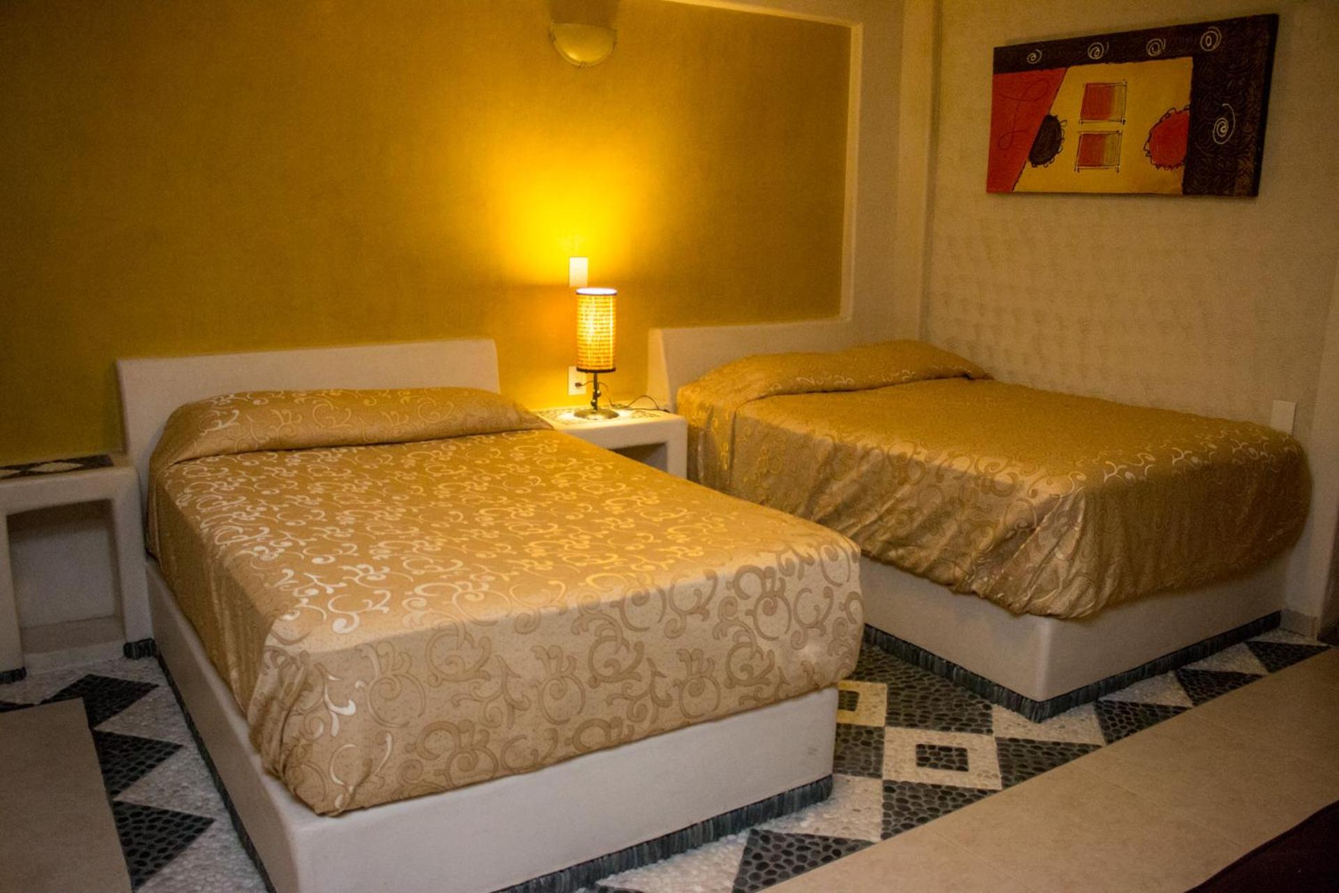 Standard Double Room - Photo 12