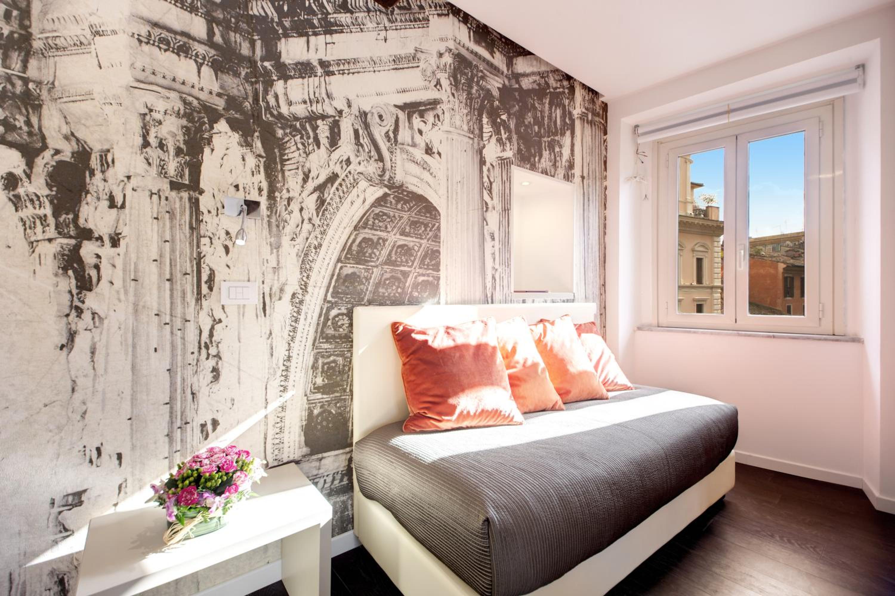 Junior Suite with Pantheon View