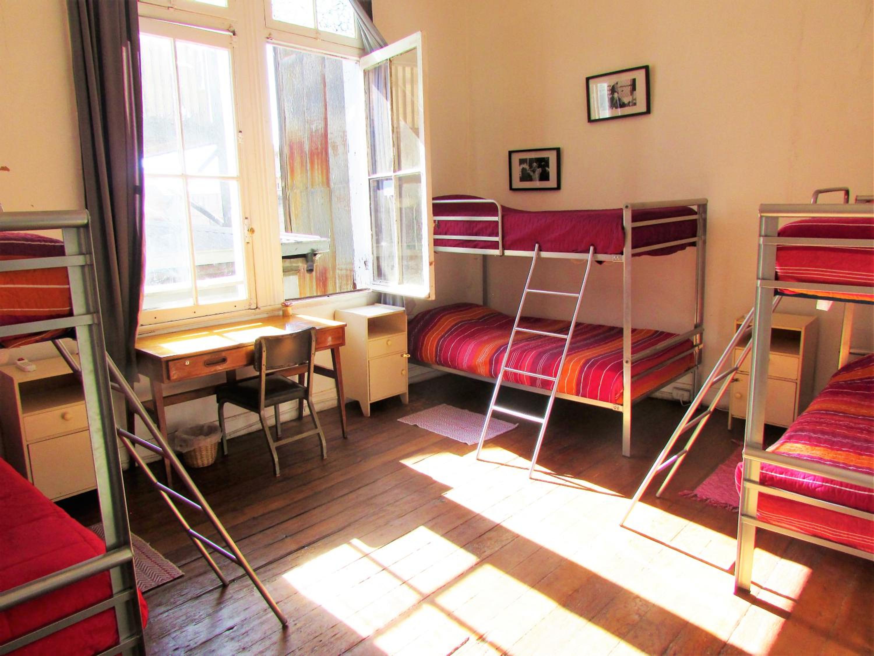 Bed in 6-Bed Mixed Dormitory Room photo 2