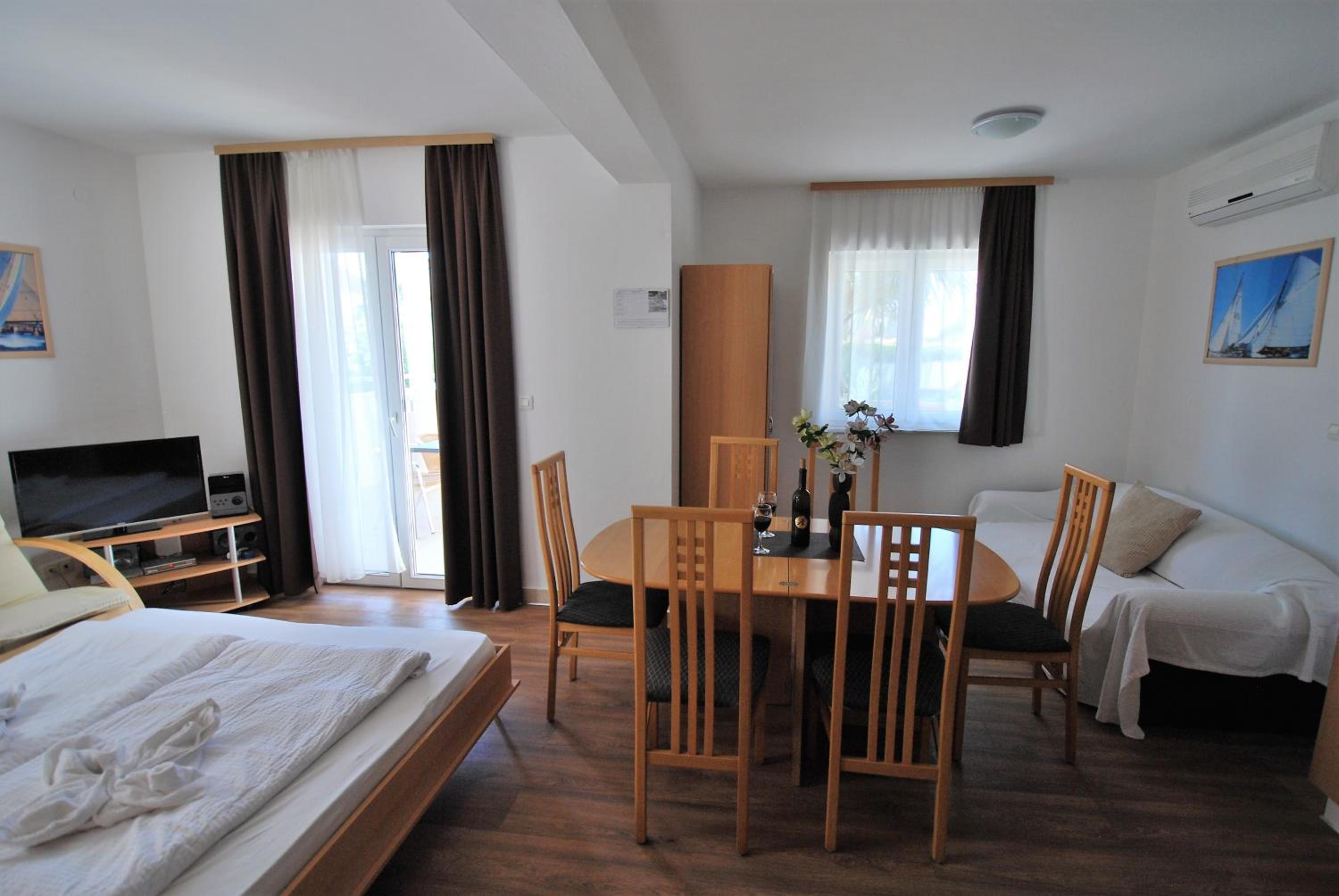 Two-Bedroom Apartment with Terrace photo 3