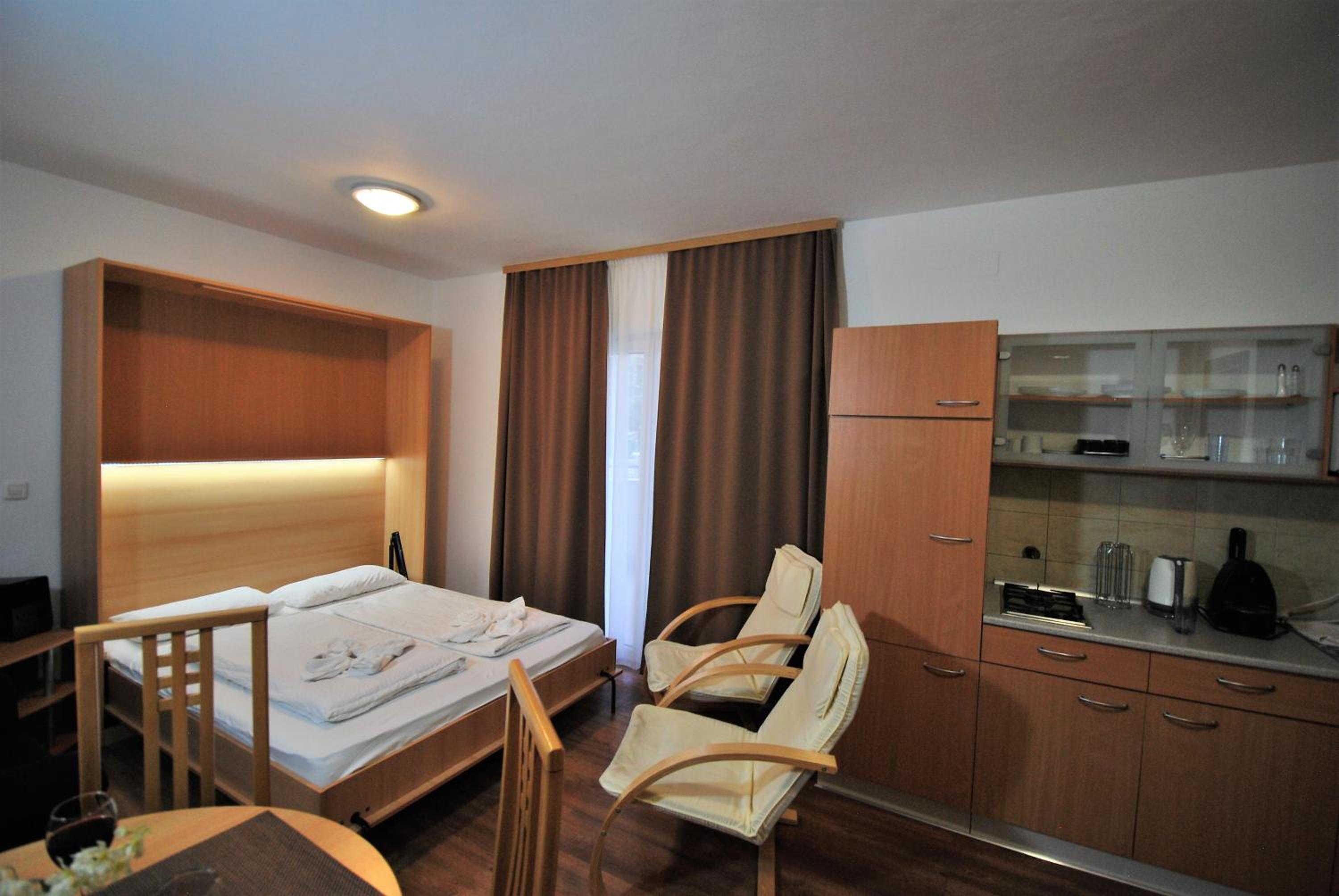 One-Bedroom Apartment with Terrace photo 1