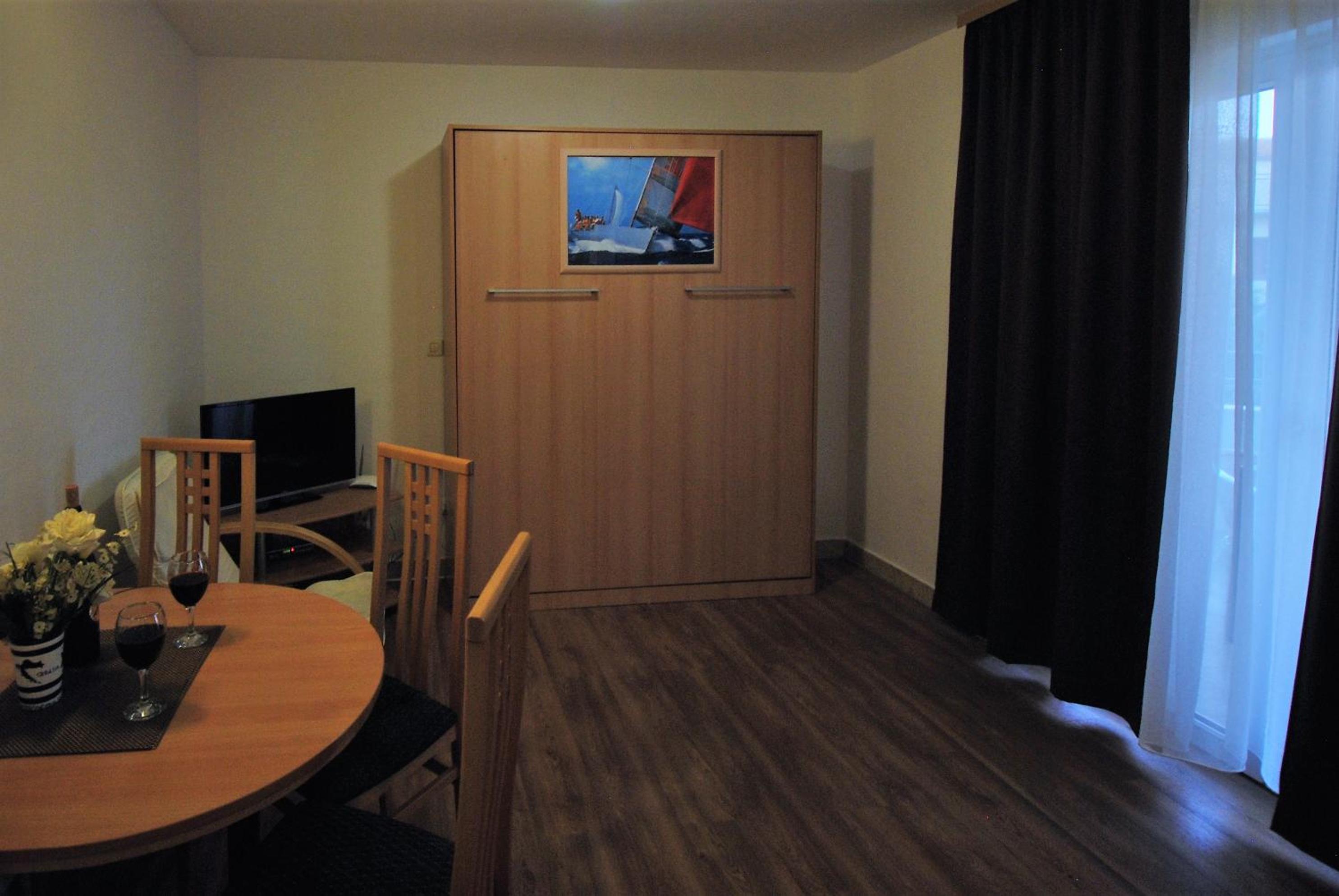 One-Bedroom Apartment with Terrace and Sea View photo 1