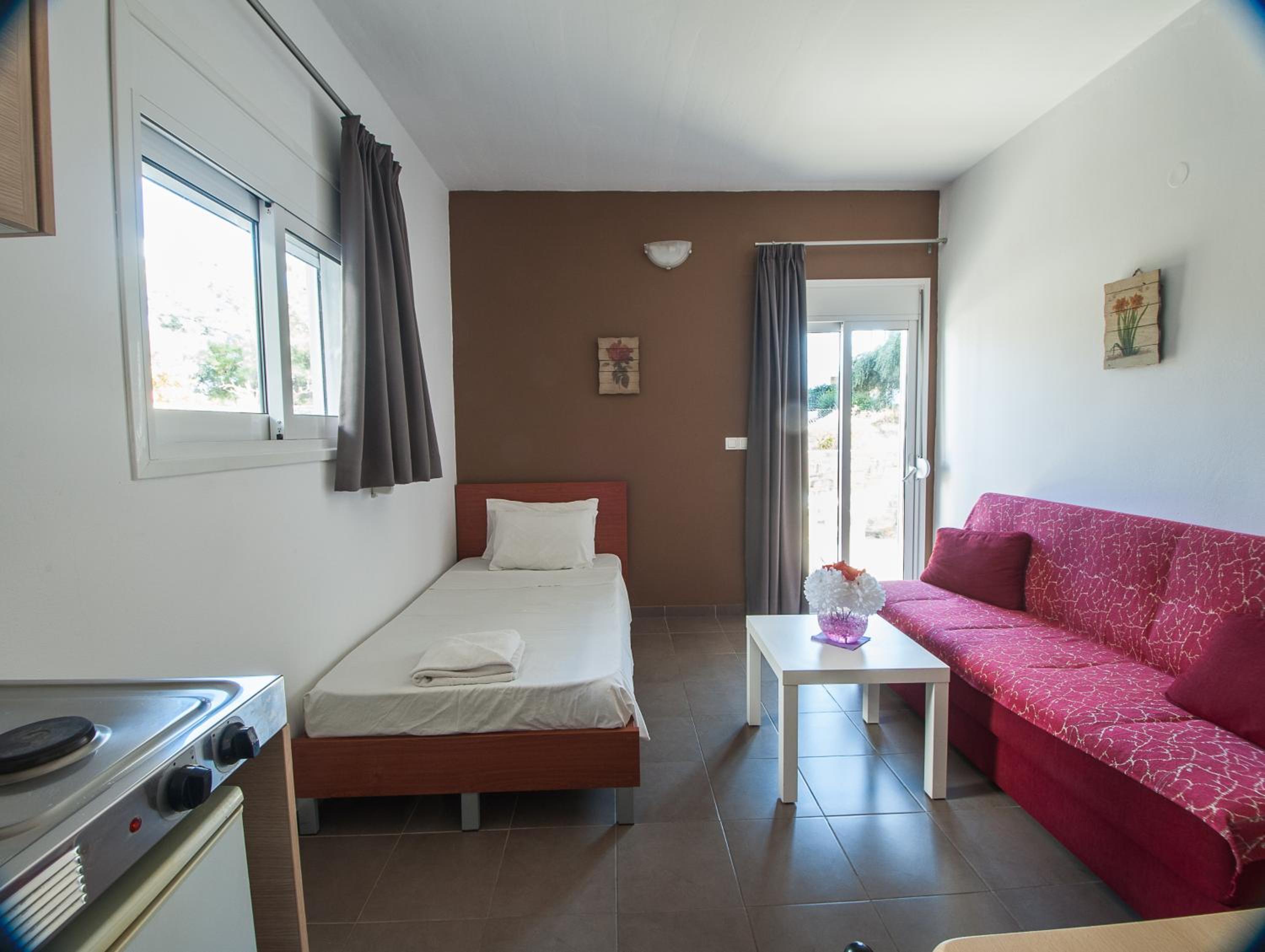 One-Bedroom Apartment With Garden View photo 2